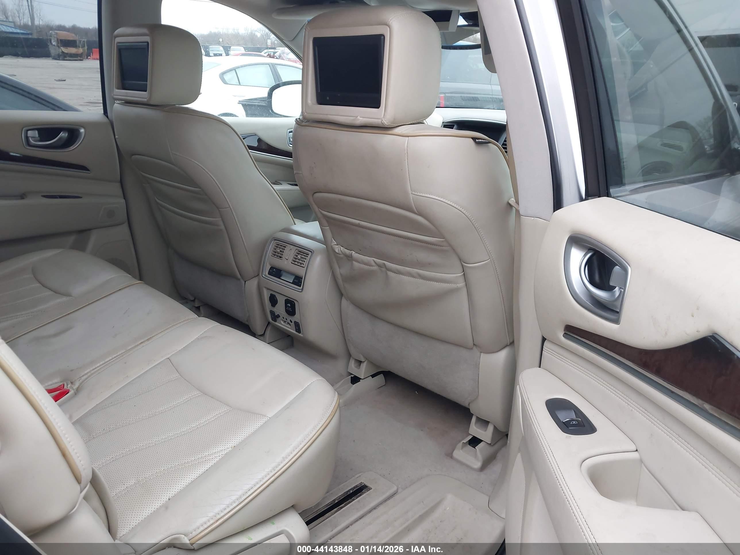 INFINITI JX35 image 8