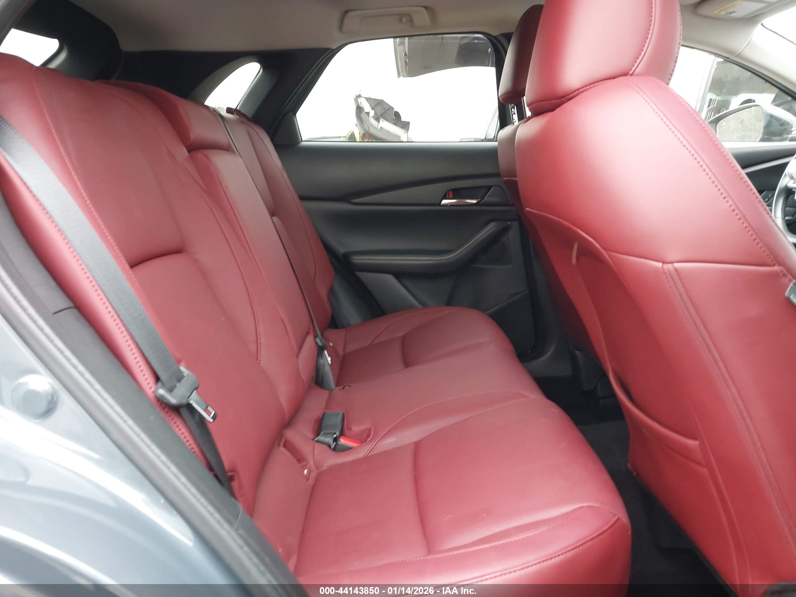 MAZDA CX-30 image 8