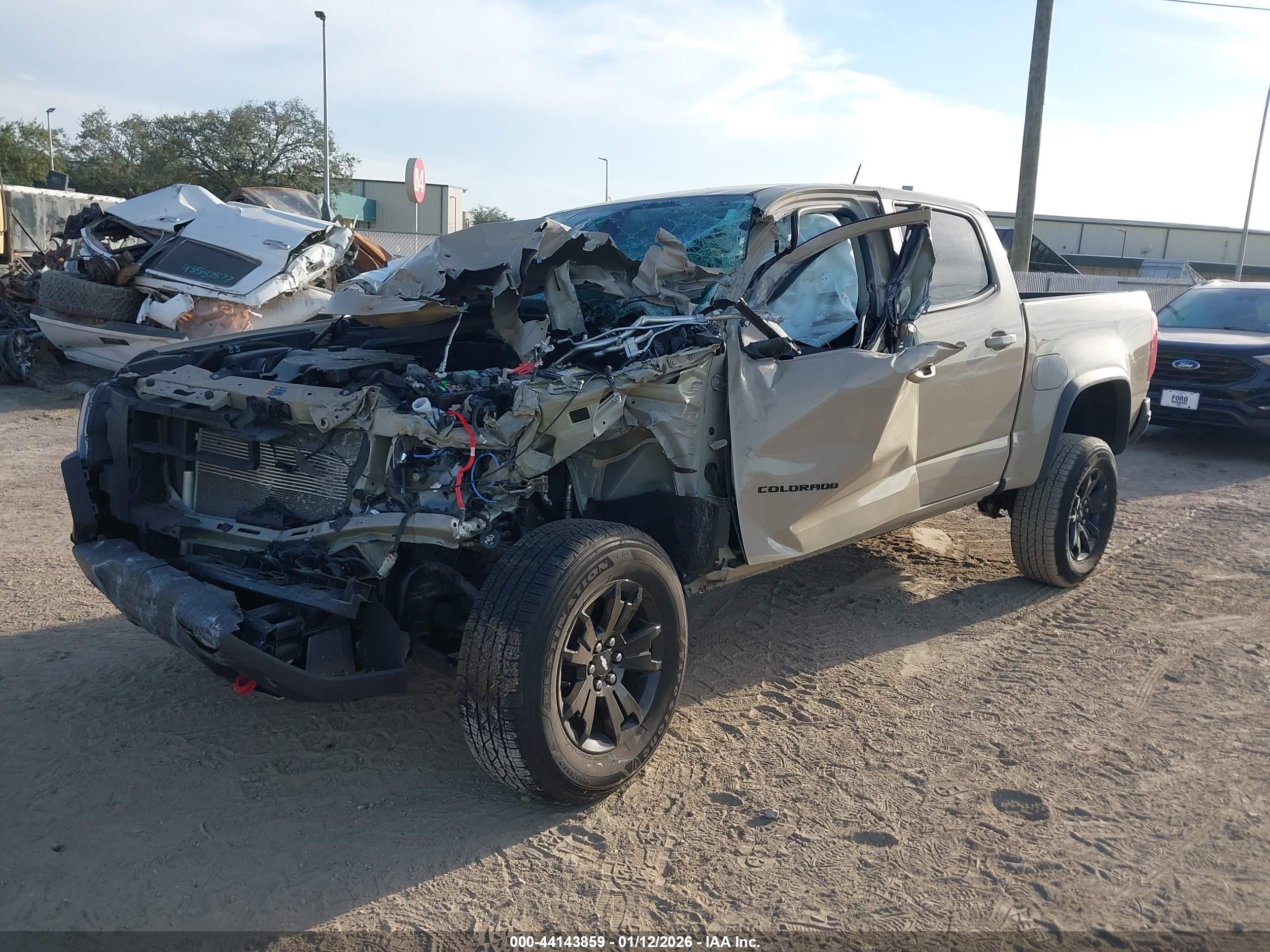 CHEVROLET COLORADO image 2