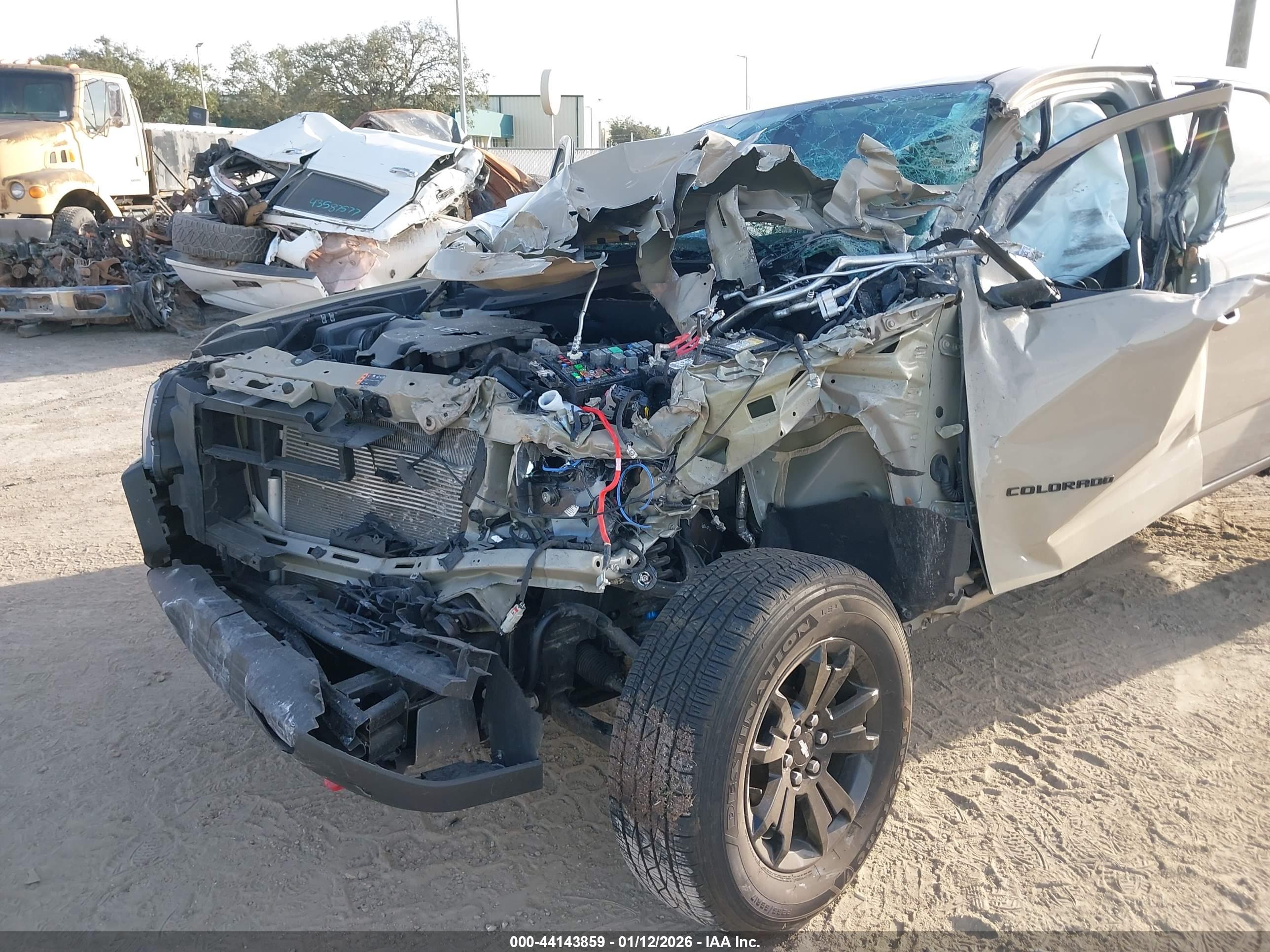 CHEVROLET COLORADO image 6