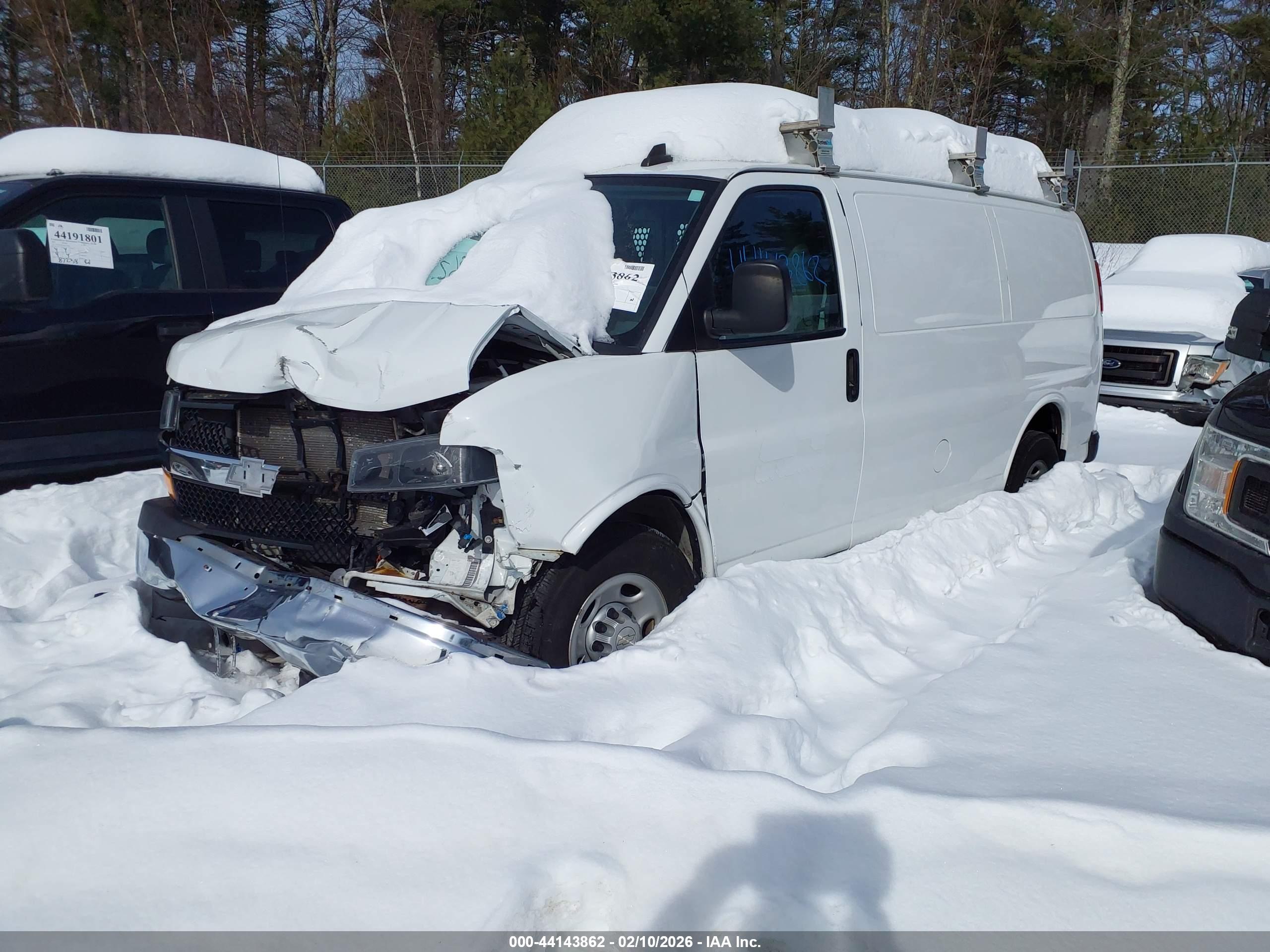 CHEVROLET EXPRESS image 2