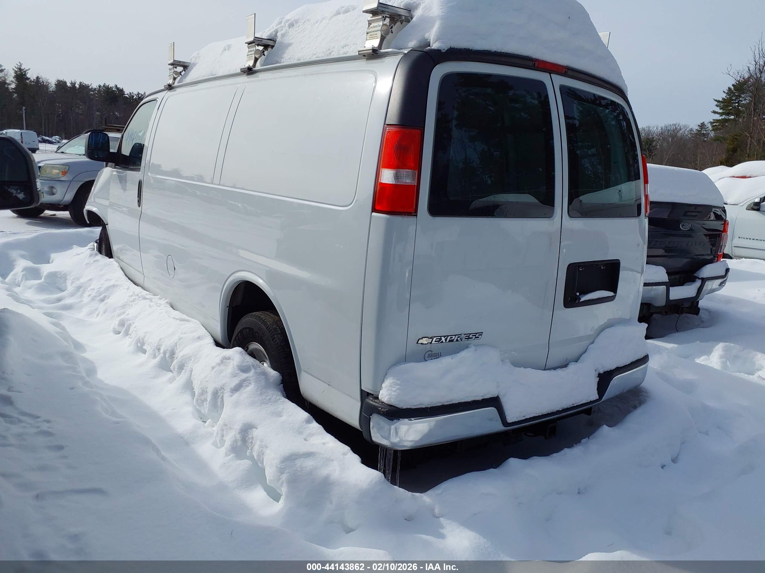 CHEVROLET EXPRESS image 3