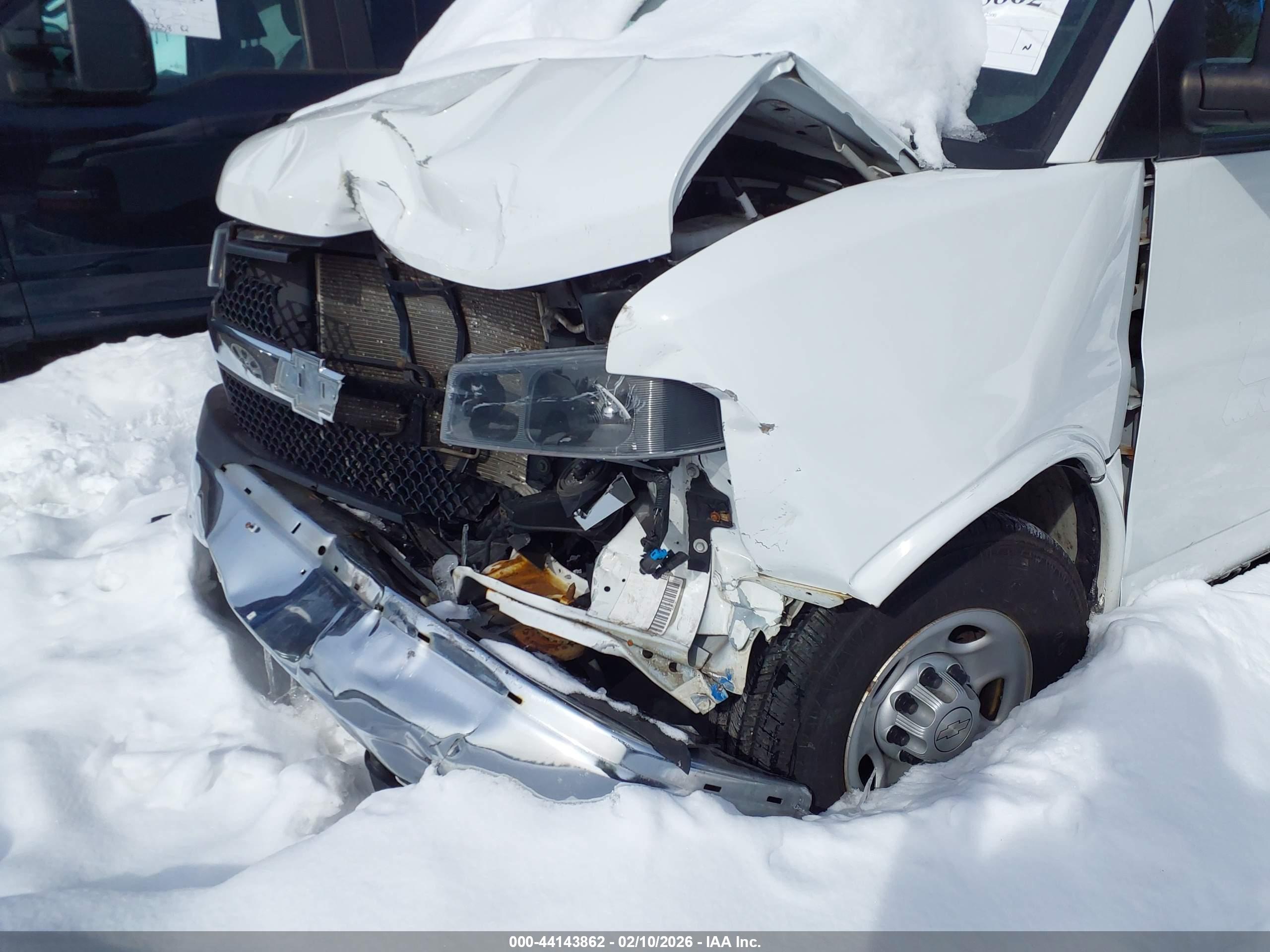 CHEVROLET EXPRESS image 6