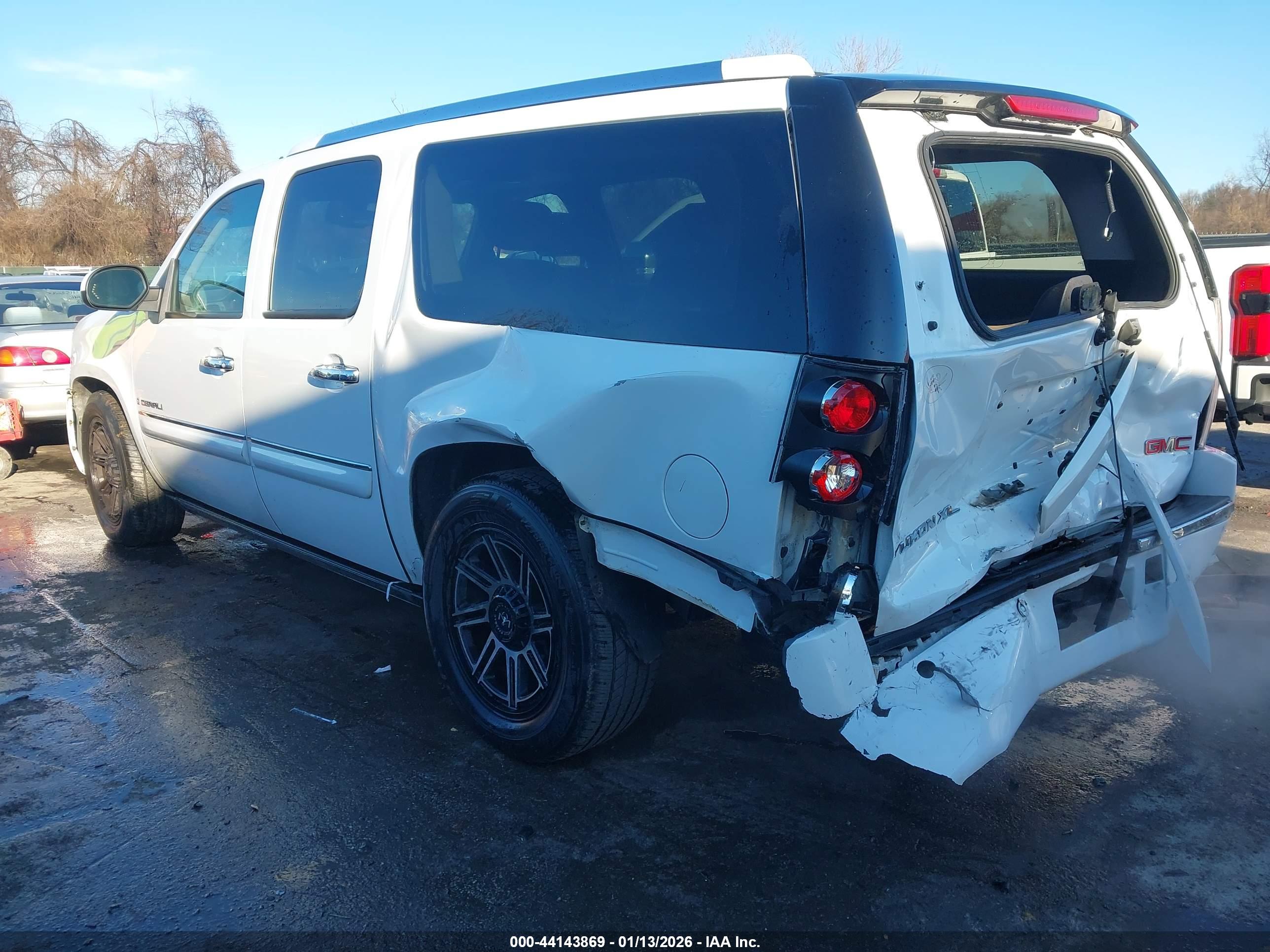 GMC YUKON image 3