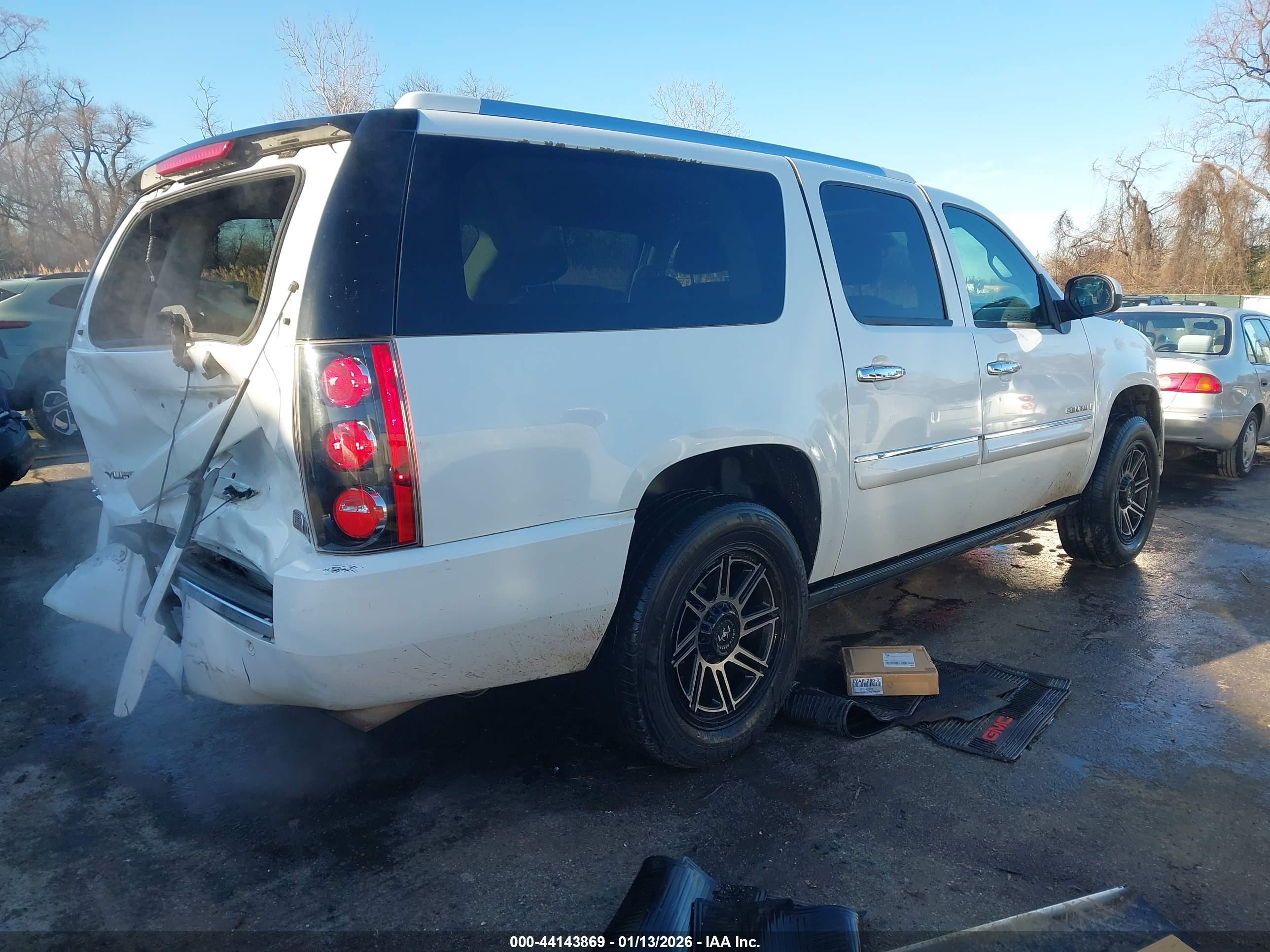 GMC YUKON image 4