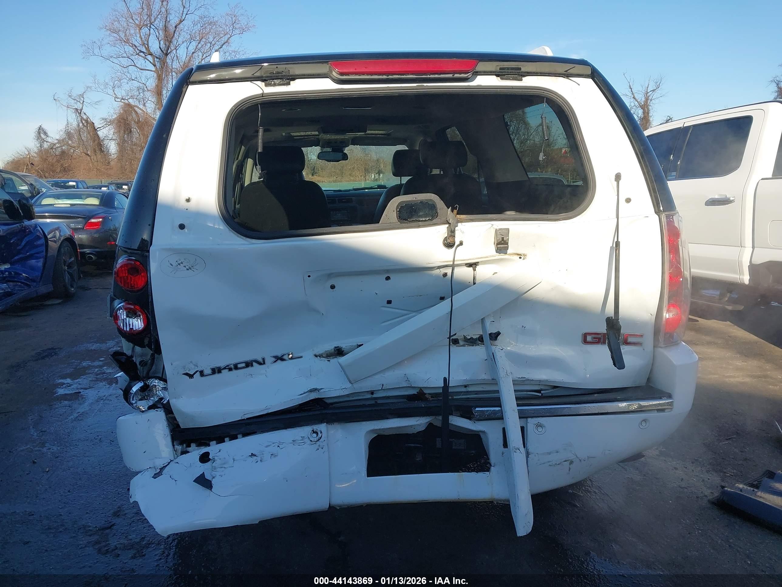GMC YUKON image 6