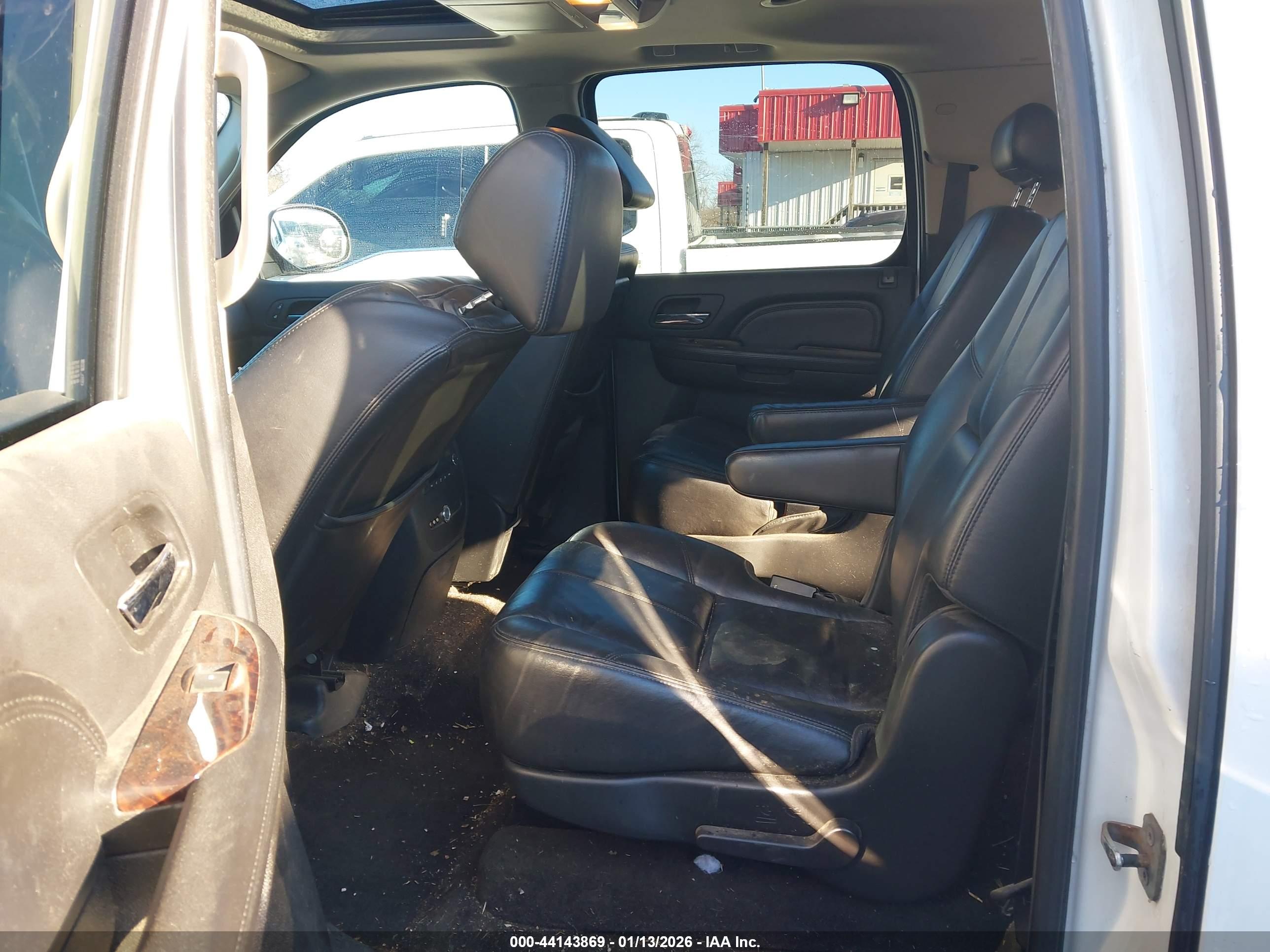 GMC YUKON image 8