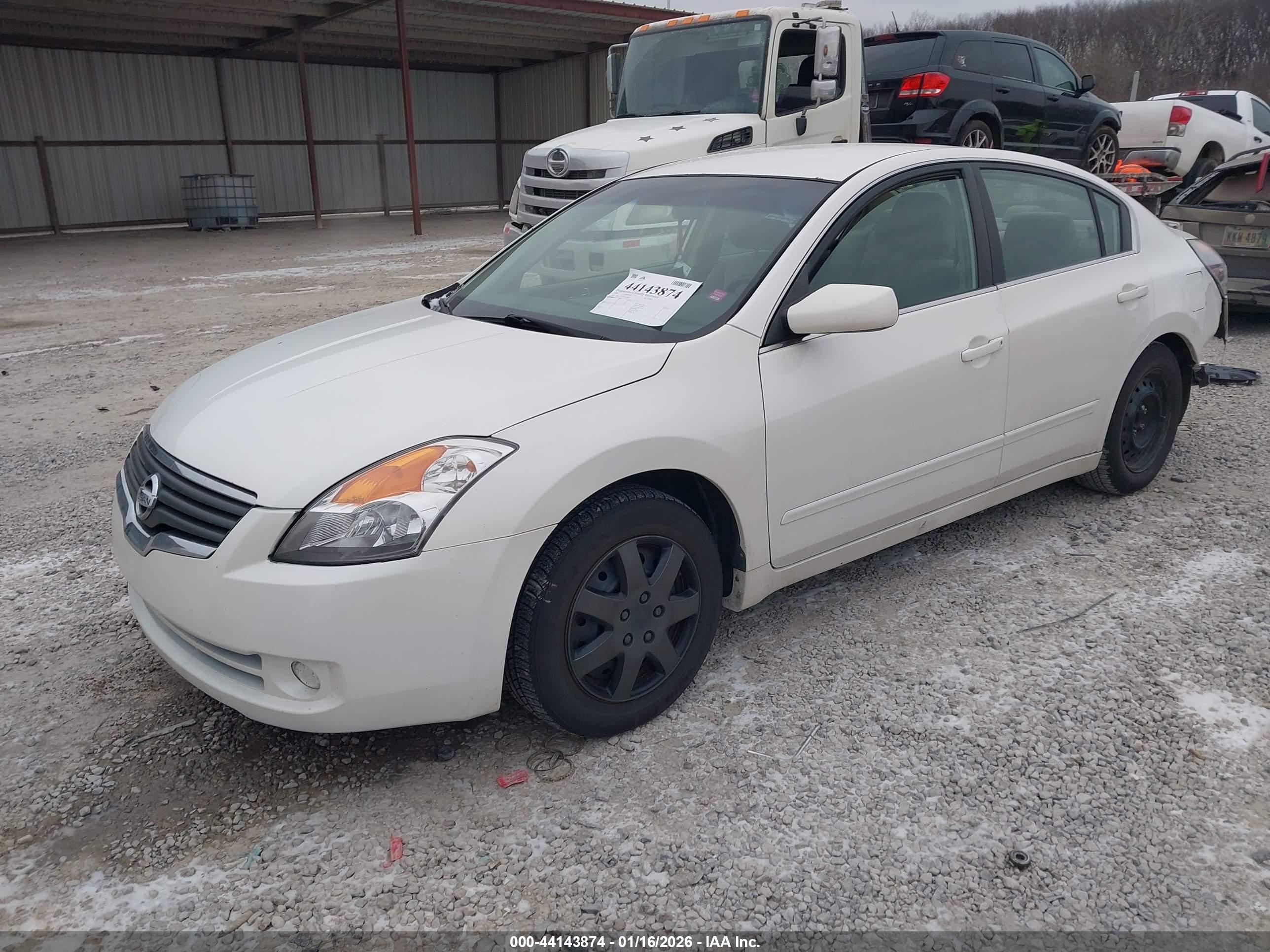 NISSAN ALTIMA image 2