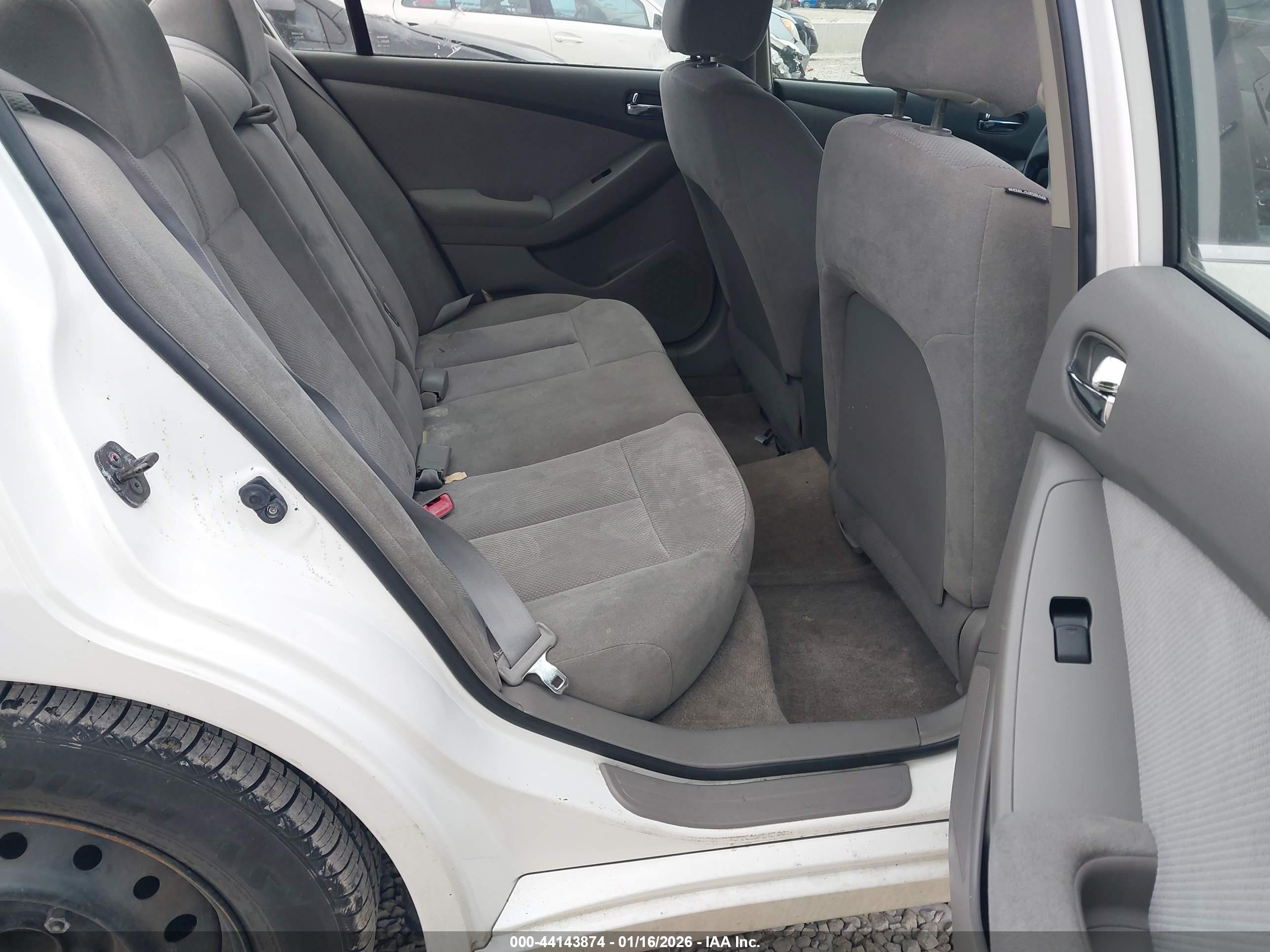 NISSAN ALTIMA image 8