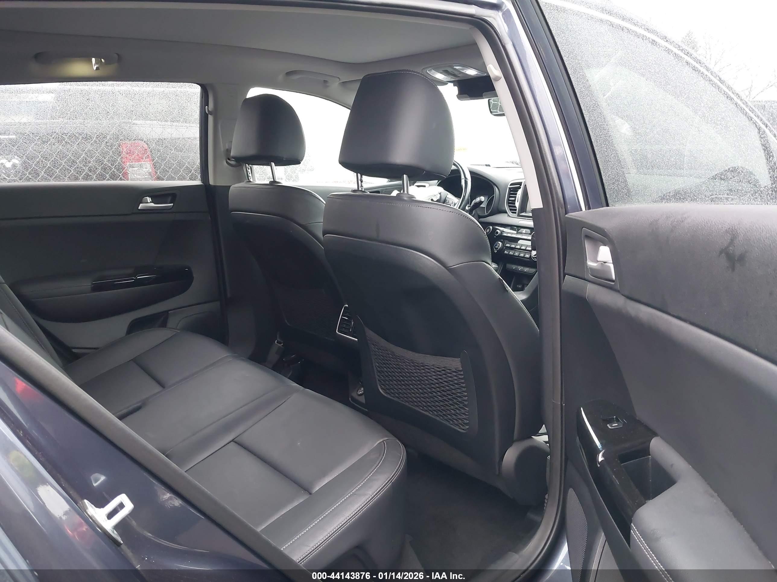 KIA SPORTAGE image 8