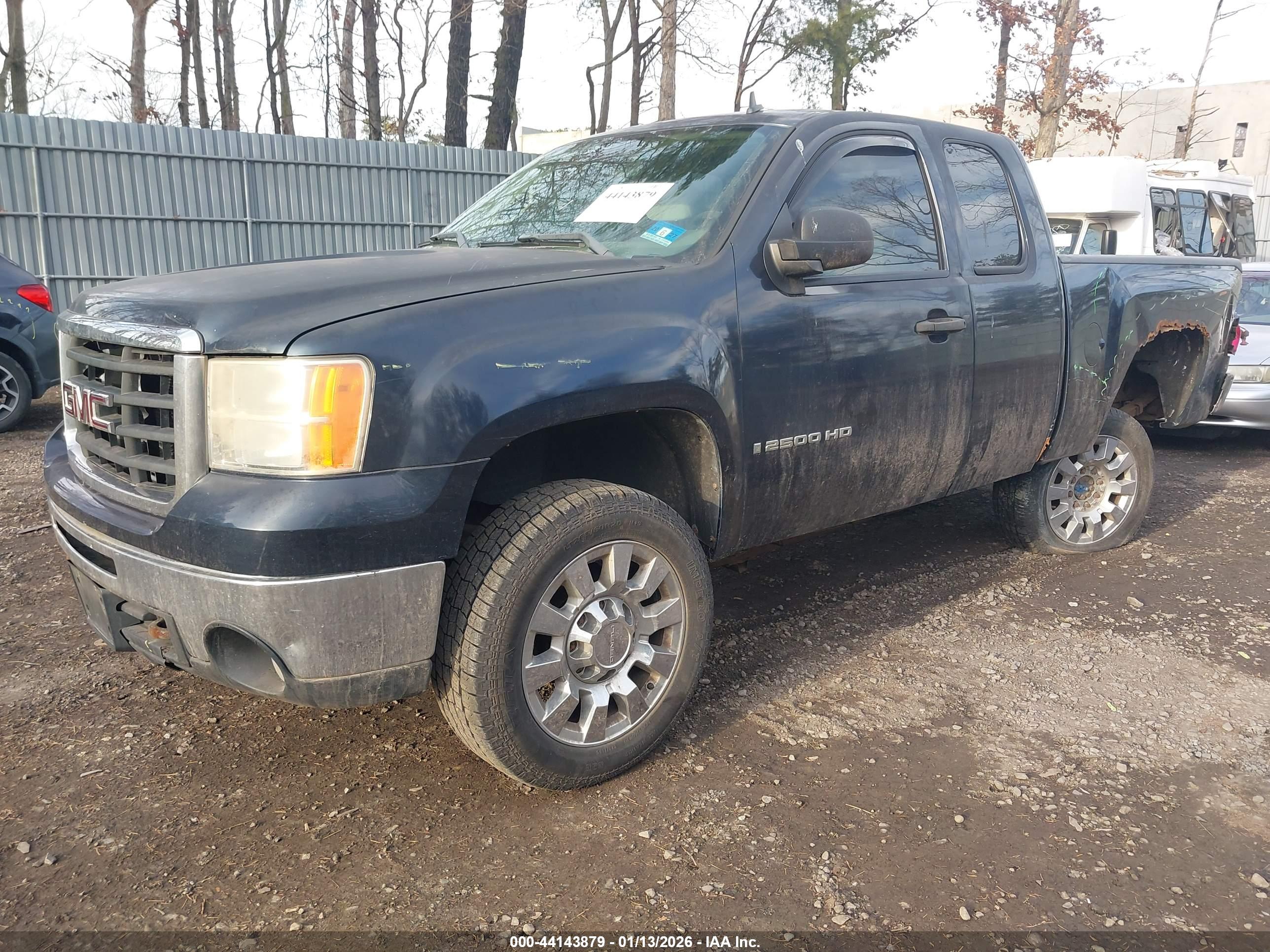 GMC SIERRA image 2