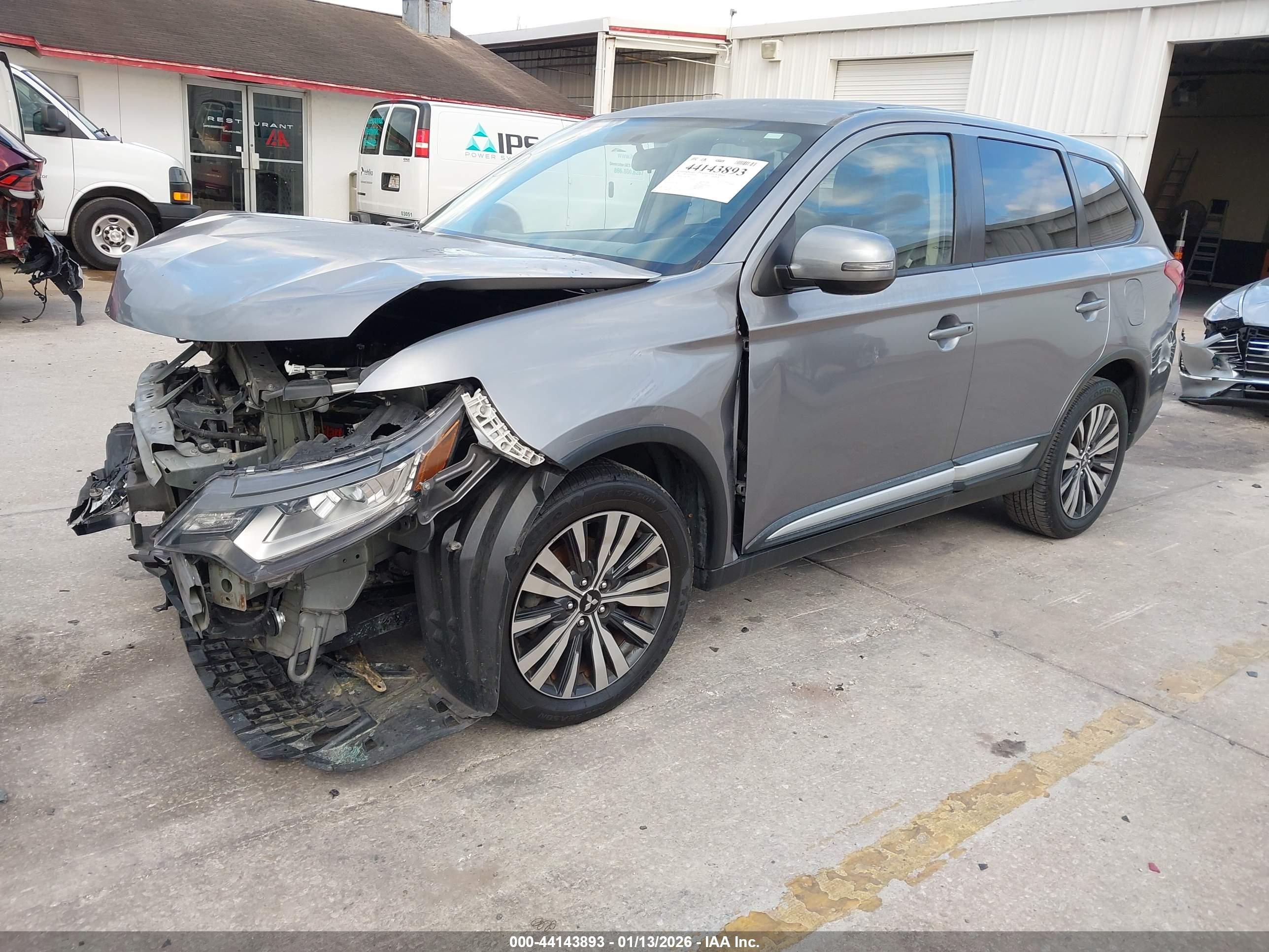 MITSUBISHI OUTLANDER image 2