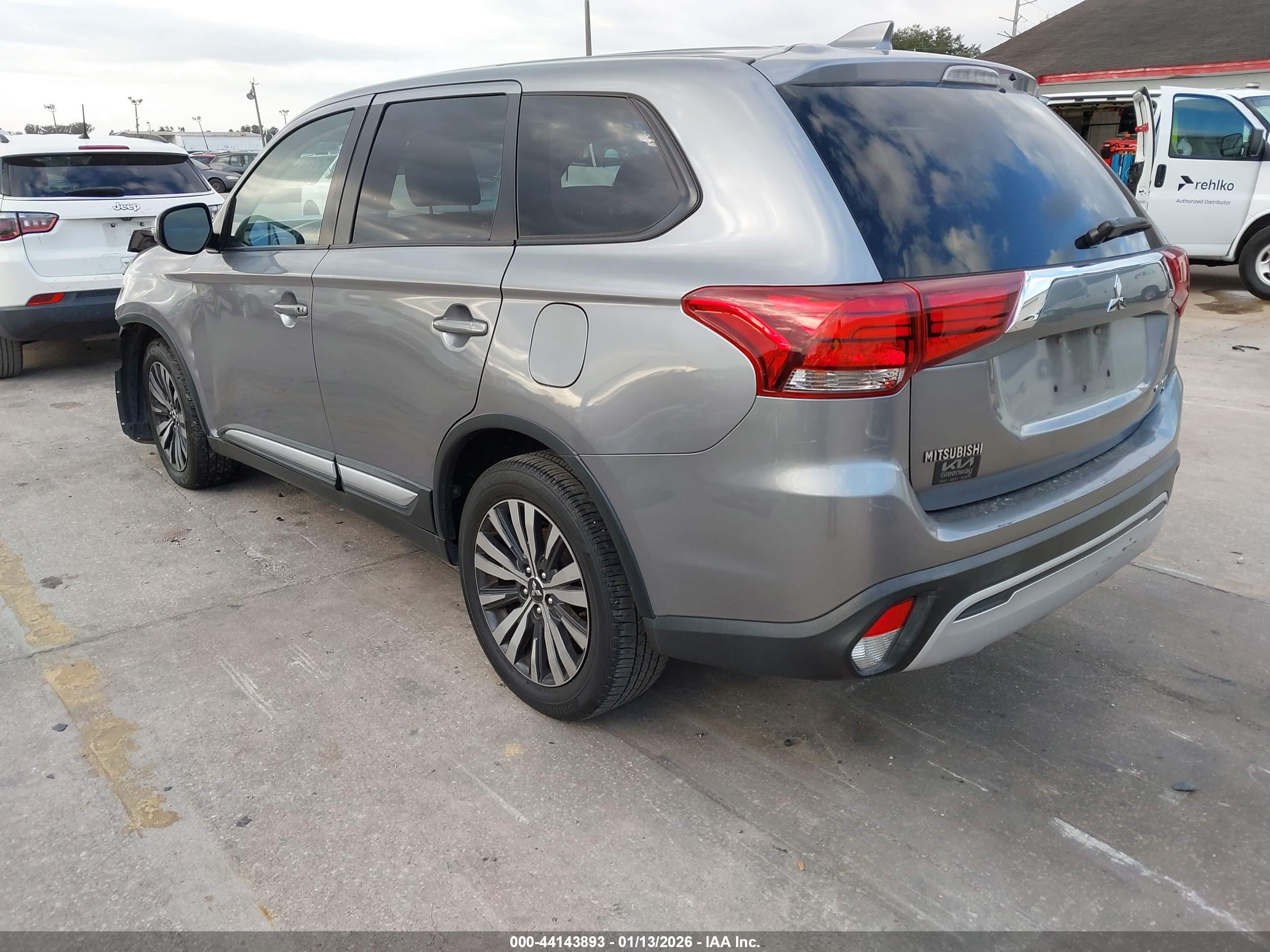 MITSUBISHI OUTLANDER image 3