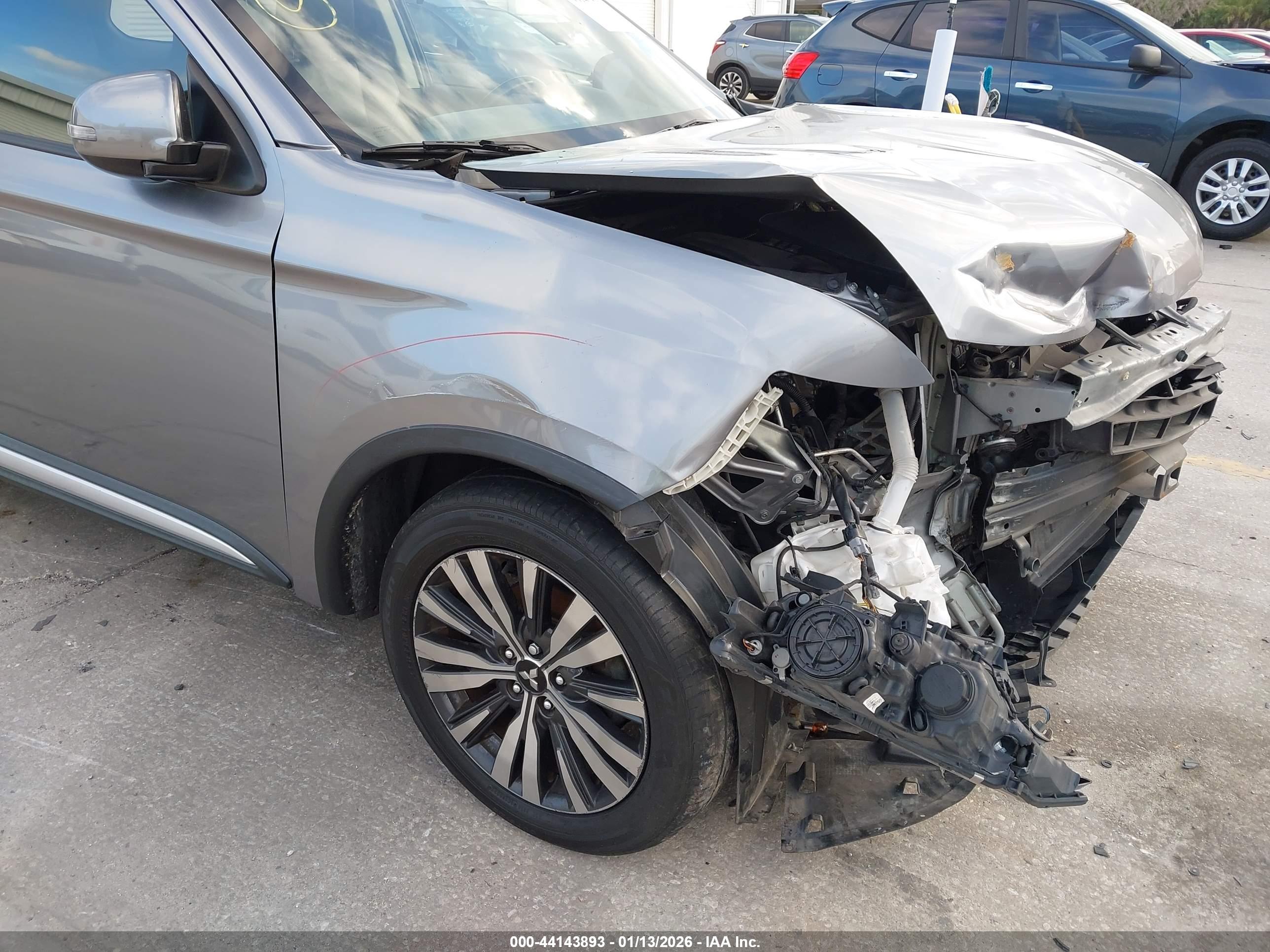 MITSUBISHI OUTLANDER image 6