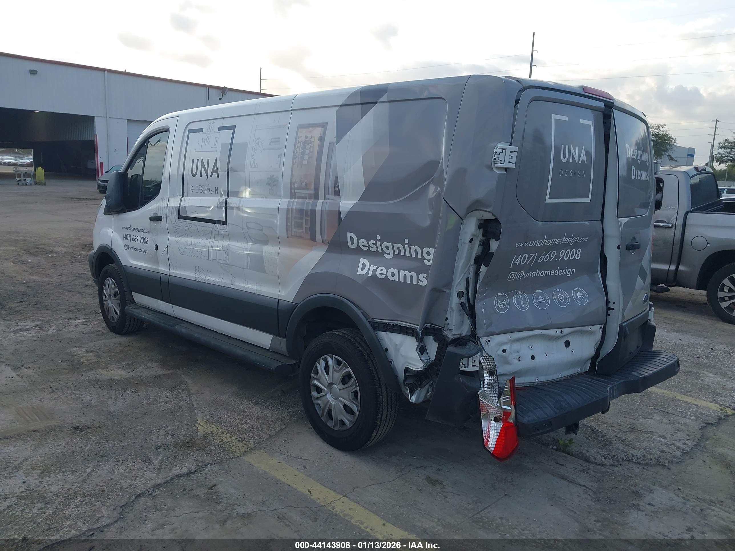 FORD TRANSIT-250 image 3