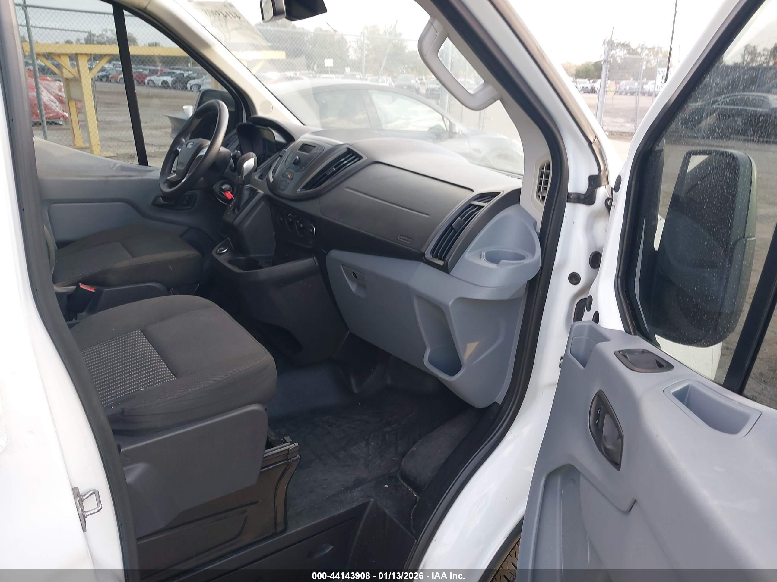 FORD TRANSIT-250 image 5