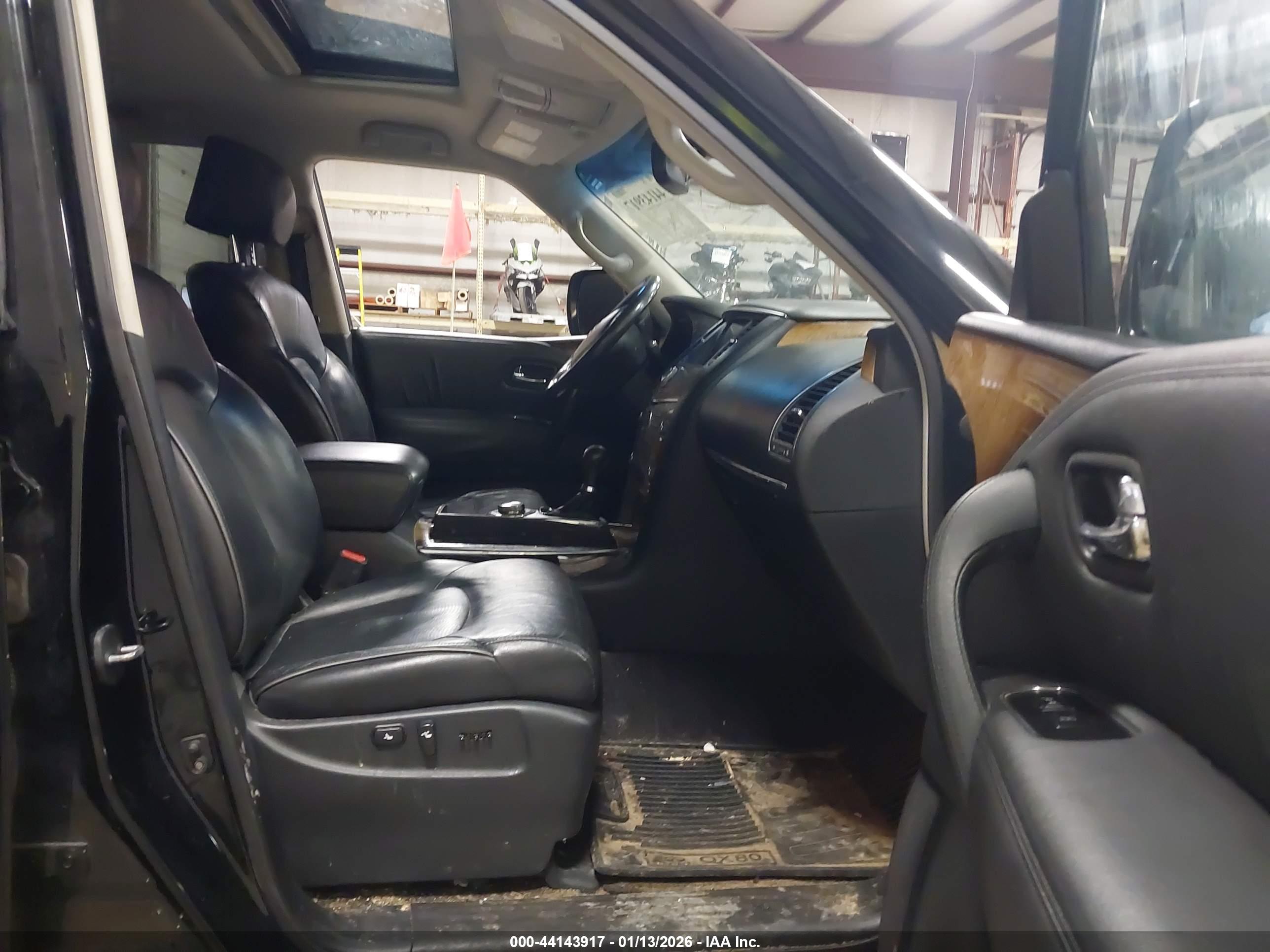 INFINITI QX56 image 5