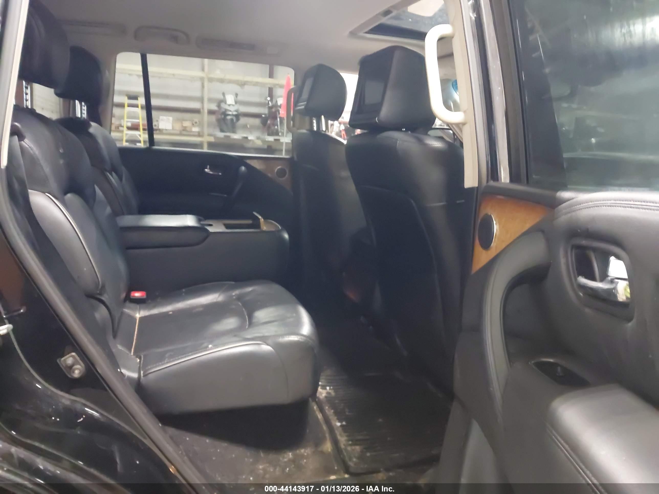 INFINITI QX56 image 8
