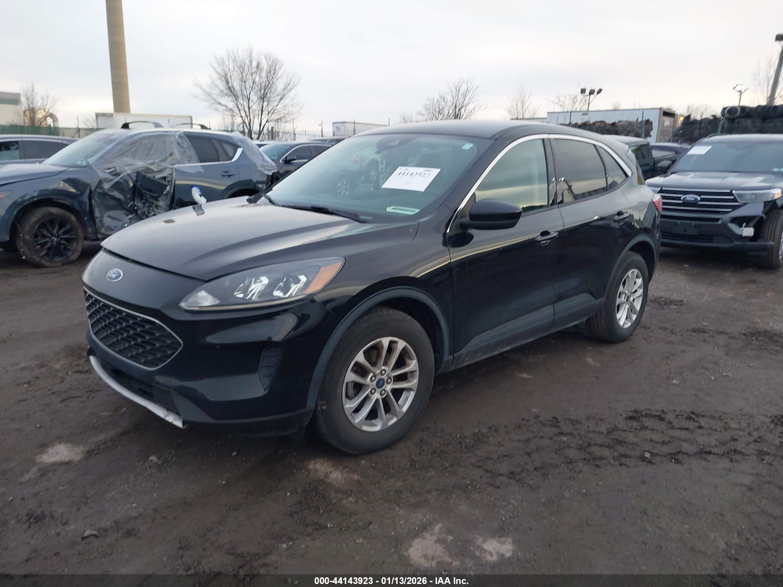FORD ESCAPE image 2