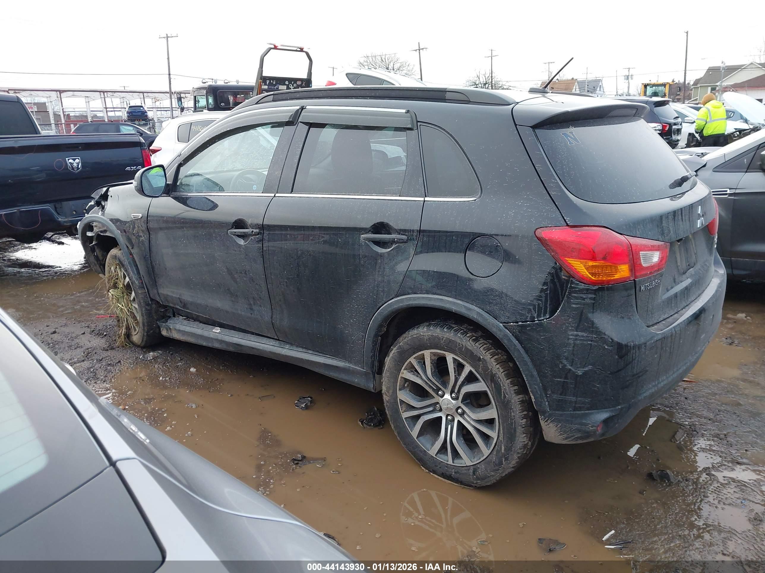 MITSUBISHI OUTLANDER image 3