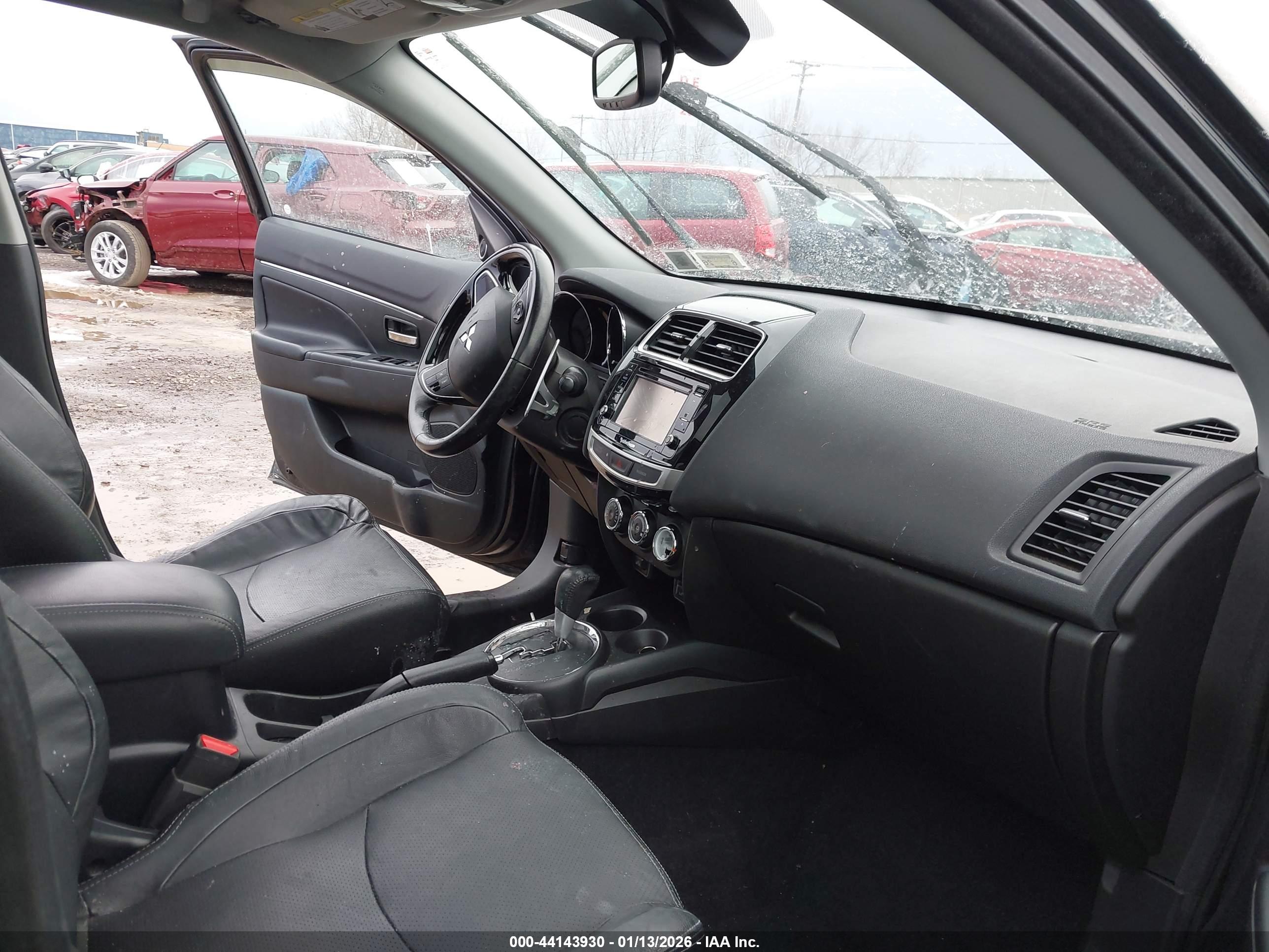 MITSUBISHI OUTLANDER image 5