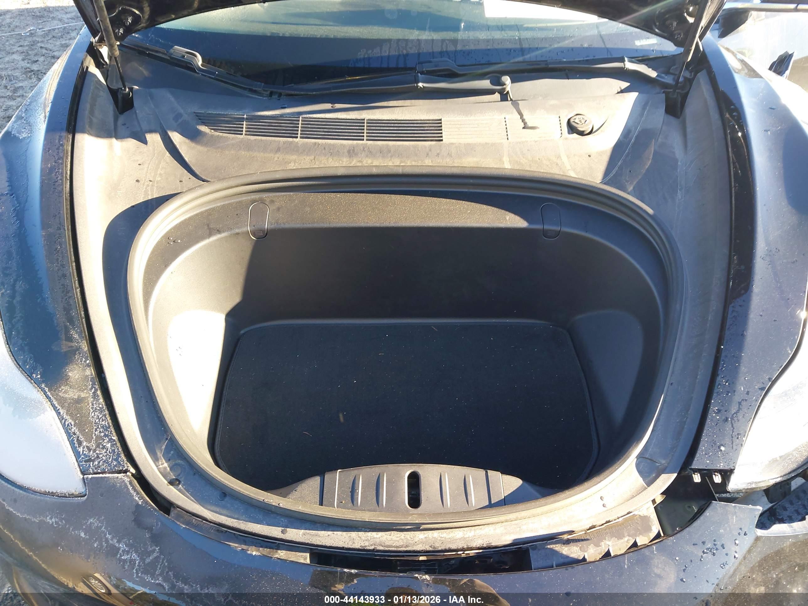 TESLA MODEL image 10
