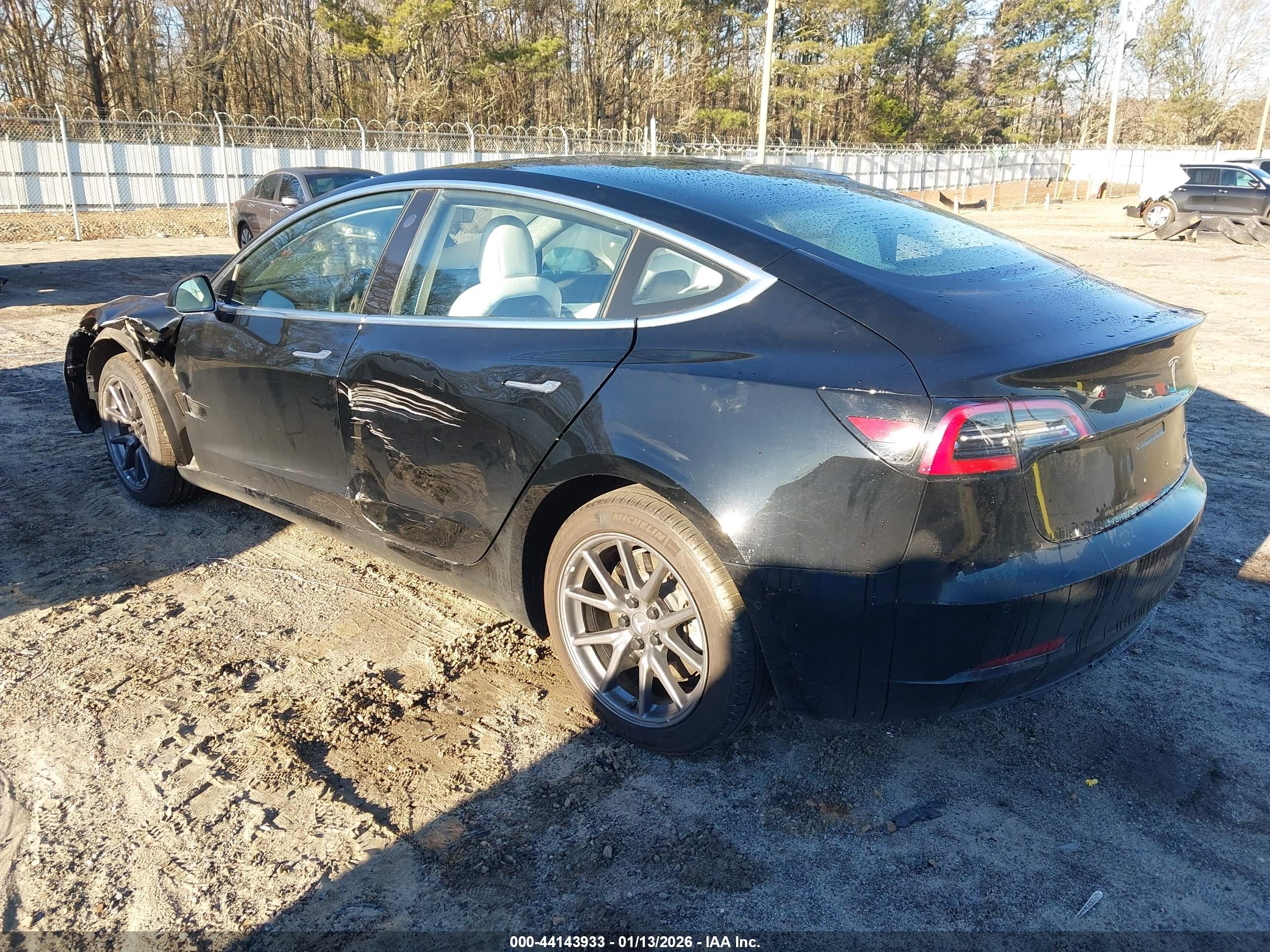 TESLA MODEL image 3