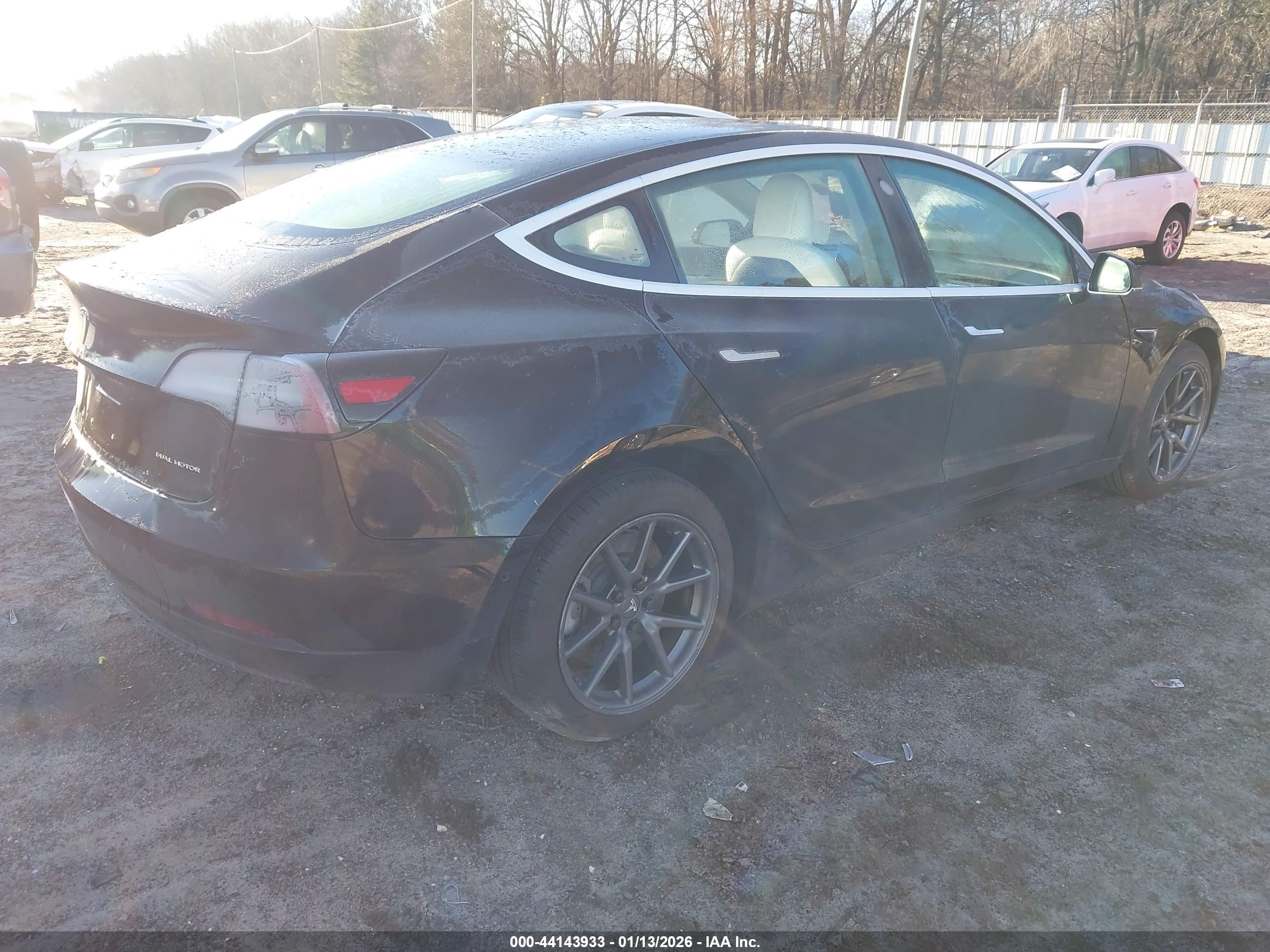 TESLA MODEL image 4
