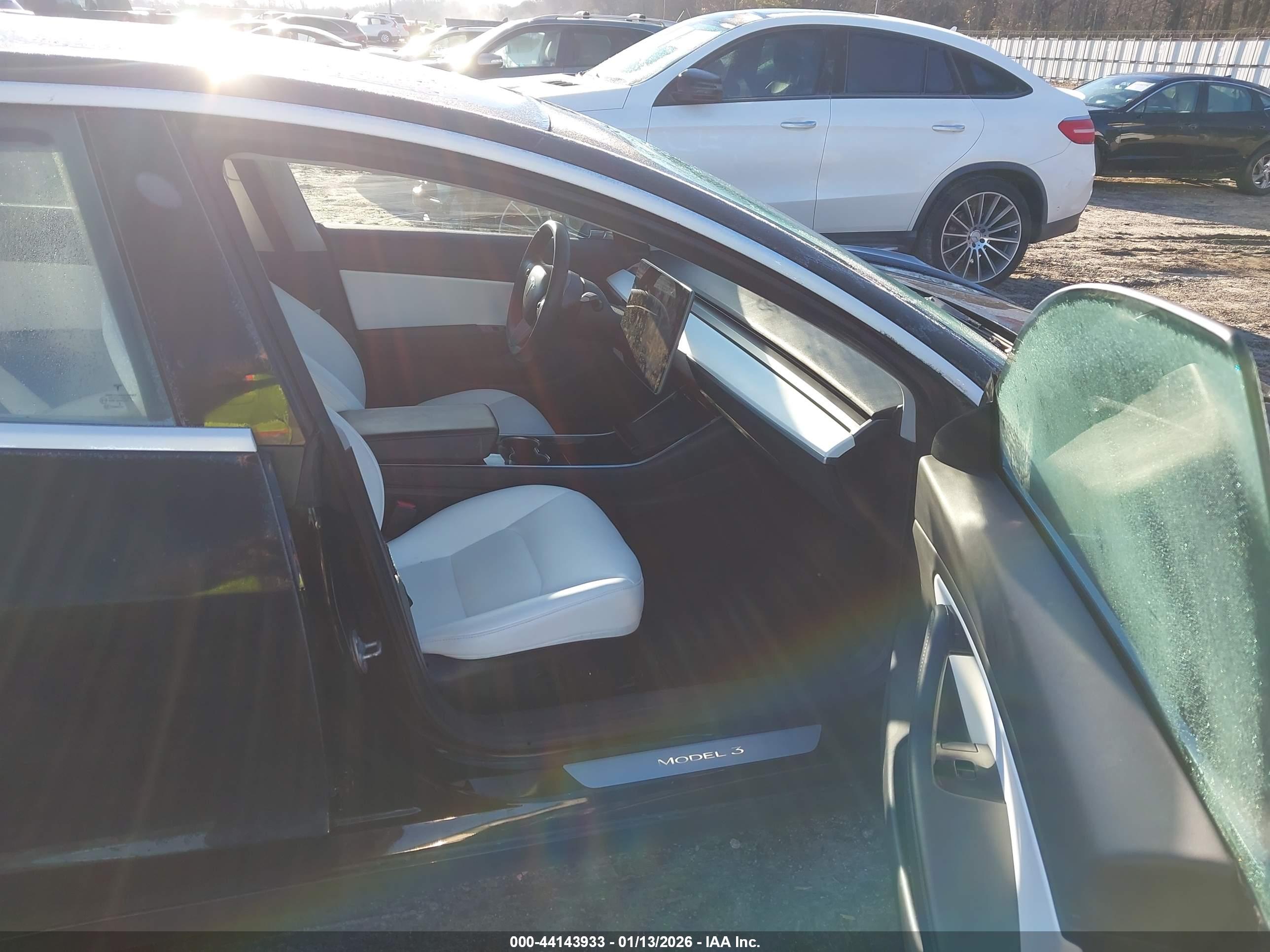 TESLA MODEL image 5