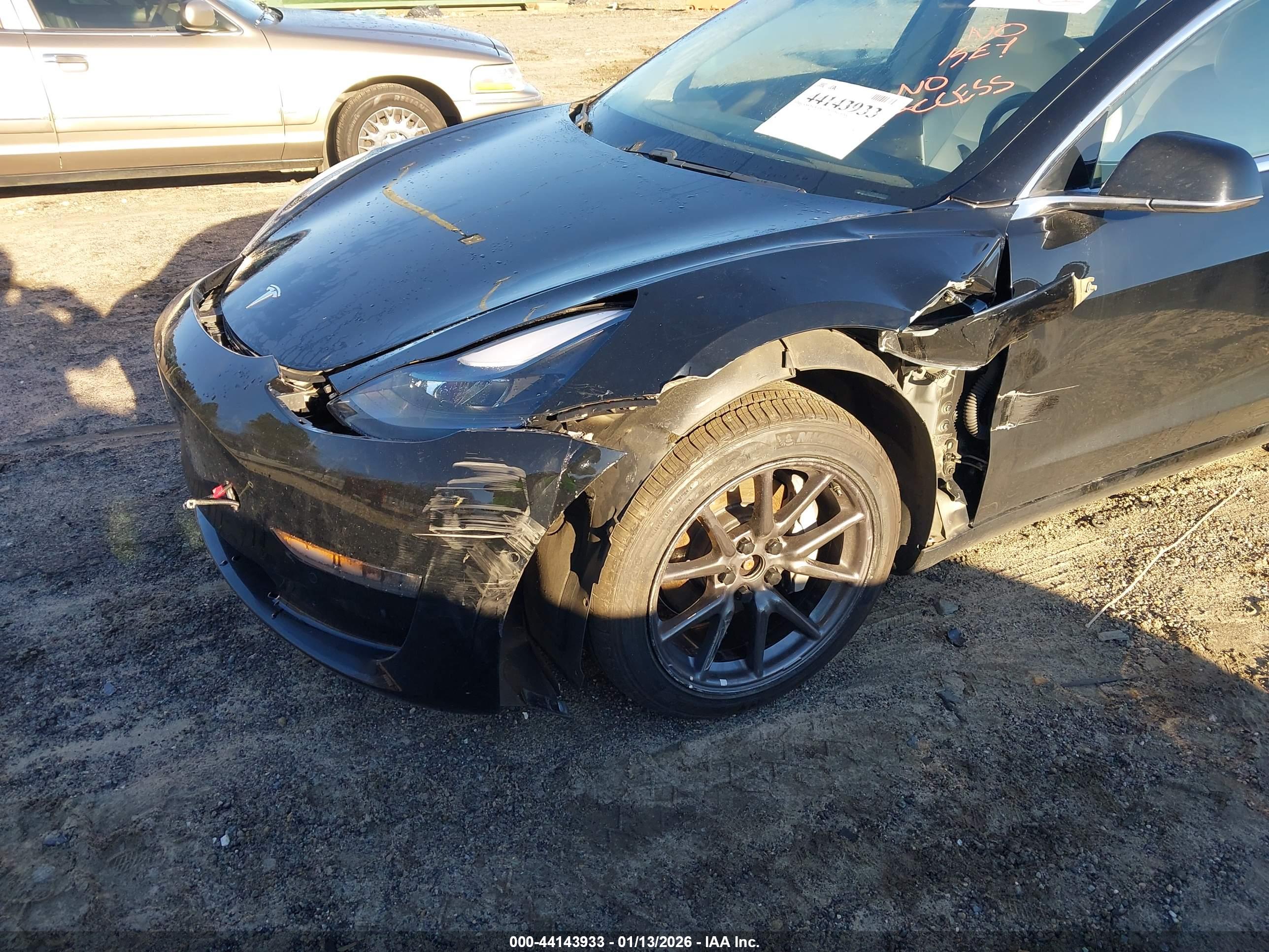 TESLA MODEL image 6
