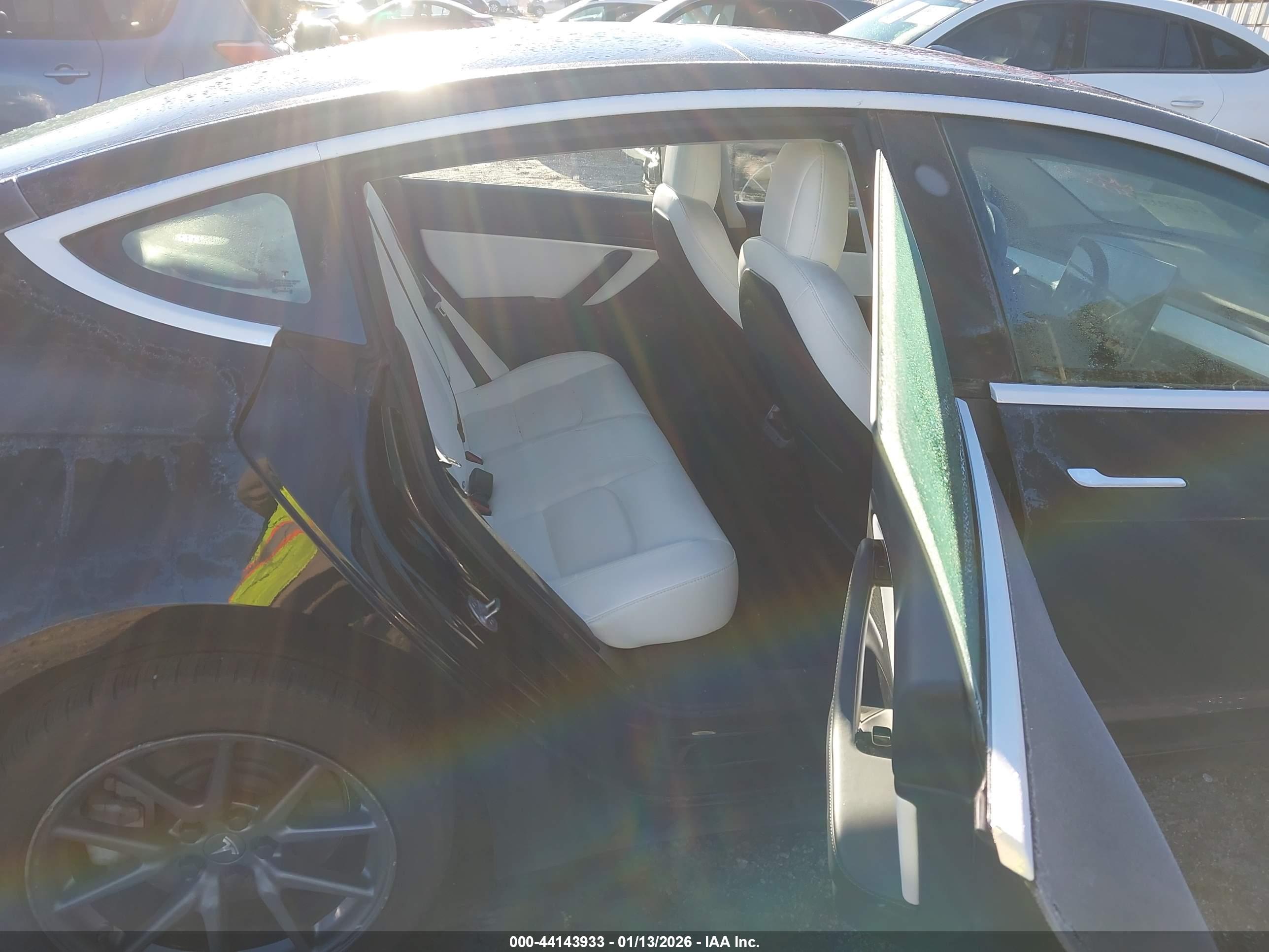 TESLA MODEL image 8