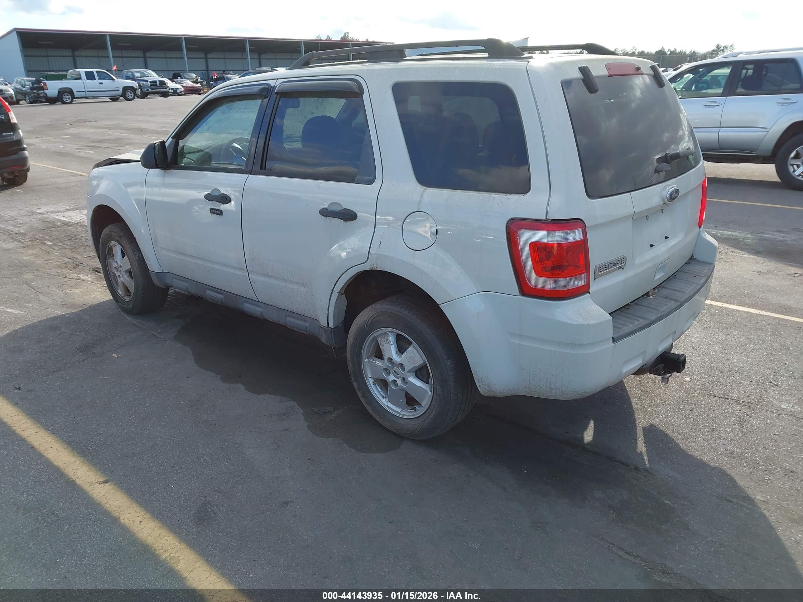 FORD ESCAPE image 3