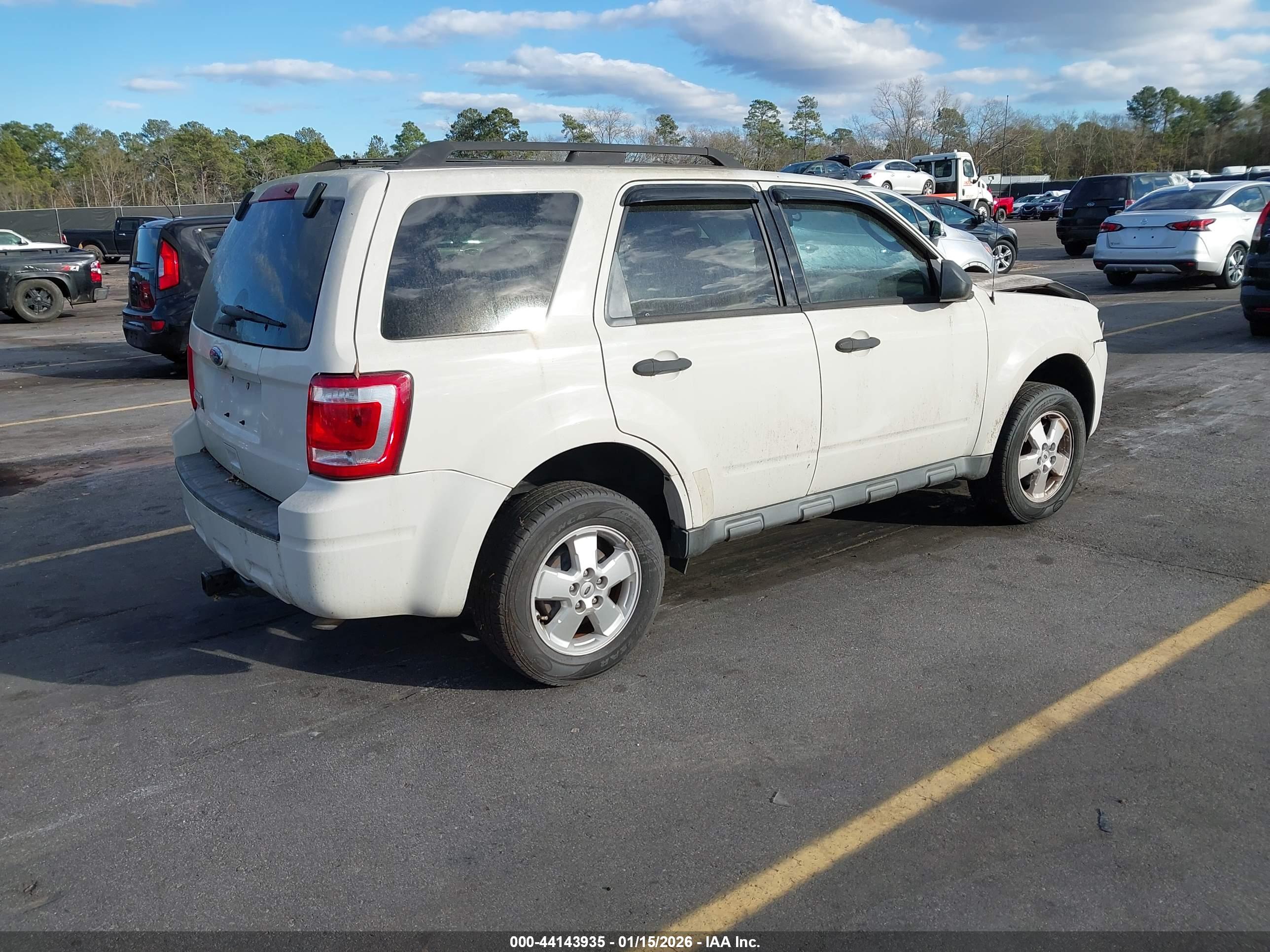 FORD ESCAPE image 4