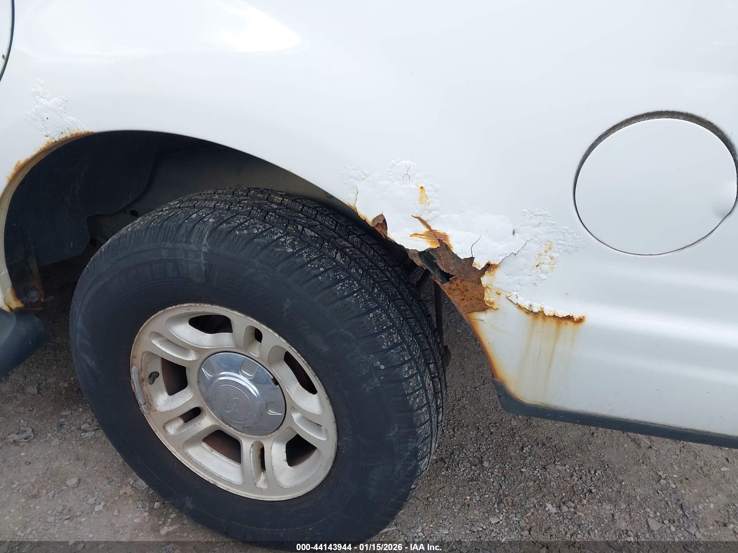 FORD EXPEDITION image 6