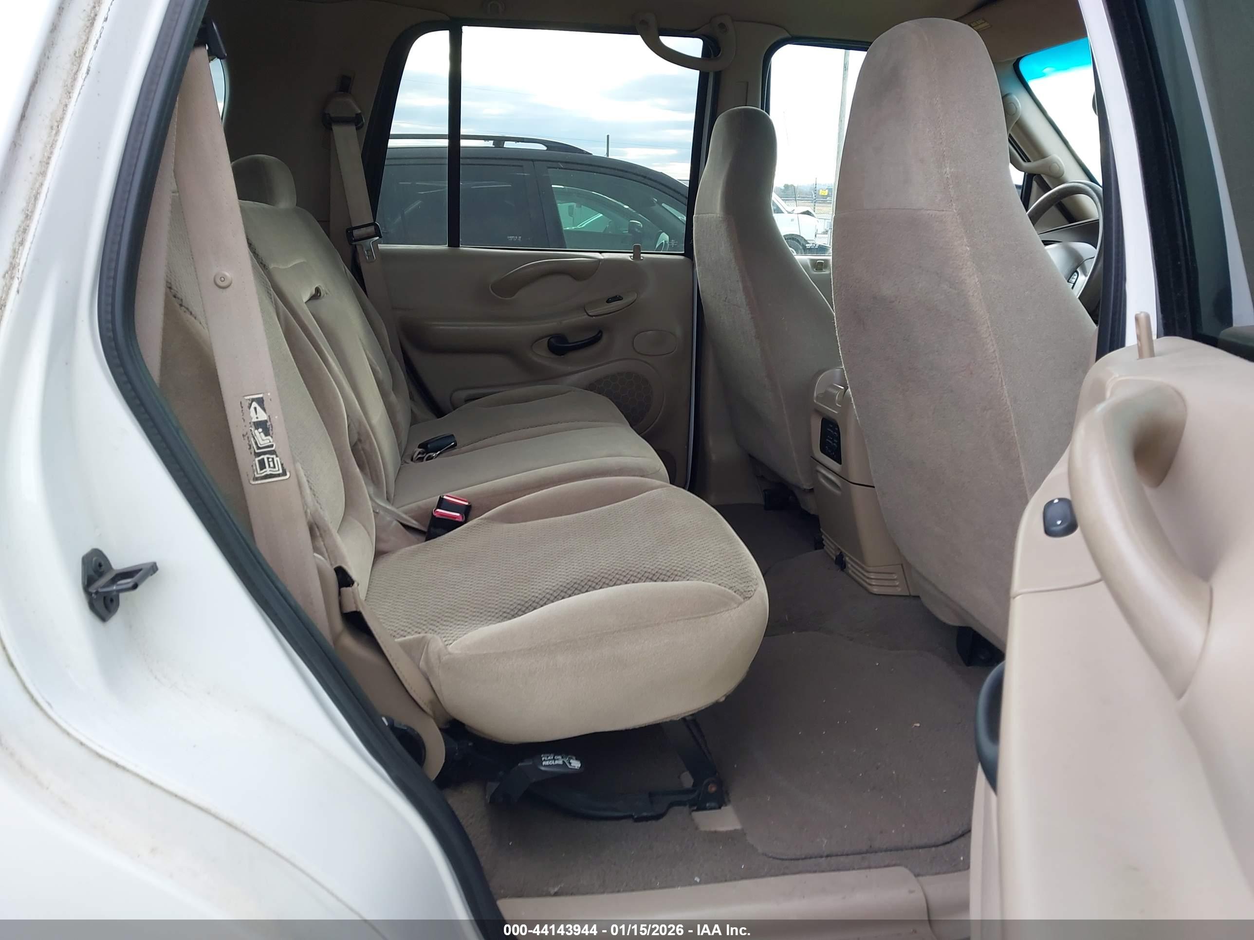 FORD EXPEDITION image 8