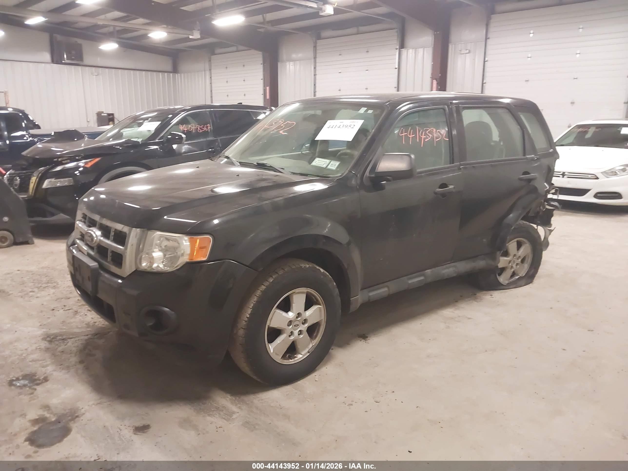 FORD ESCAPE image 2