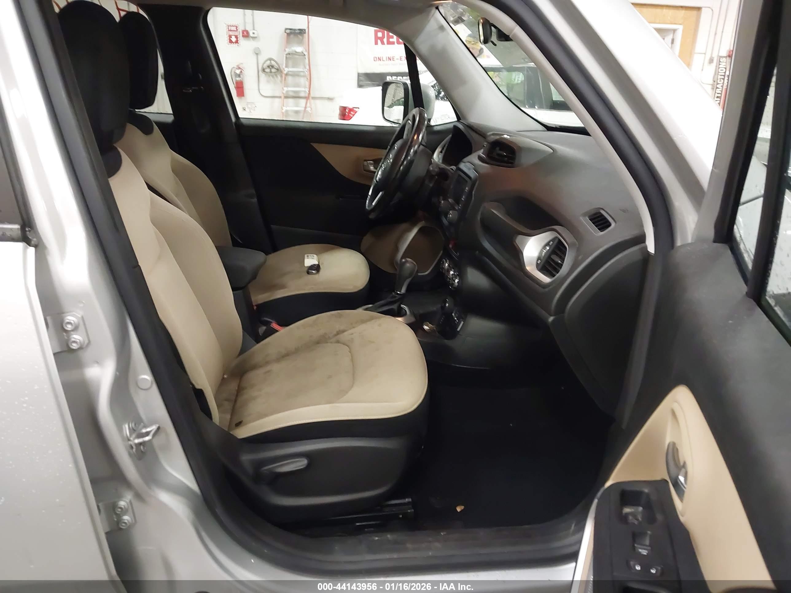 JEEP RENEGADE image 5
