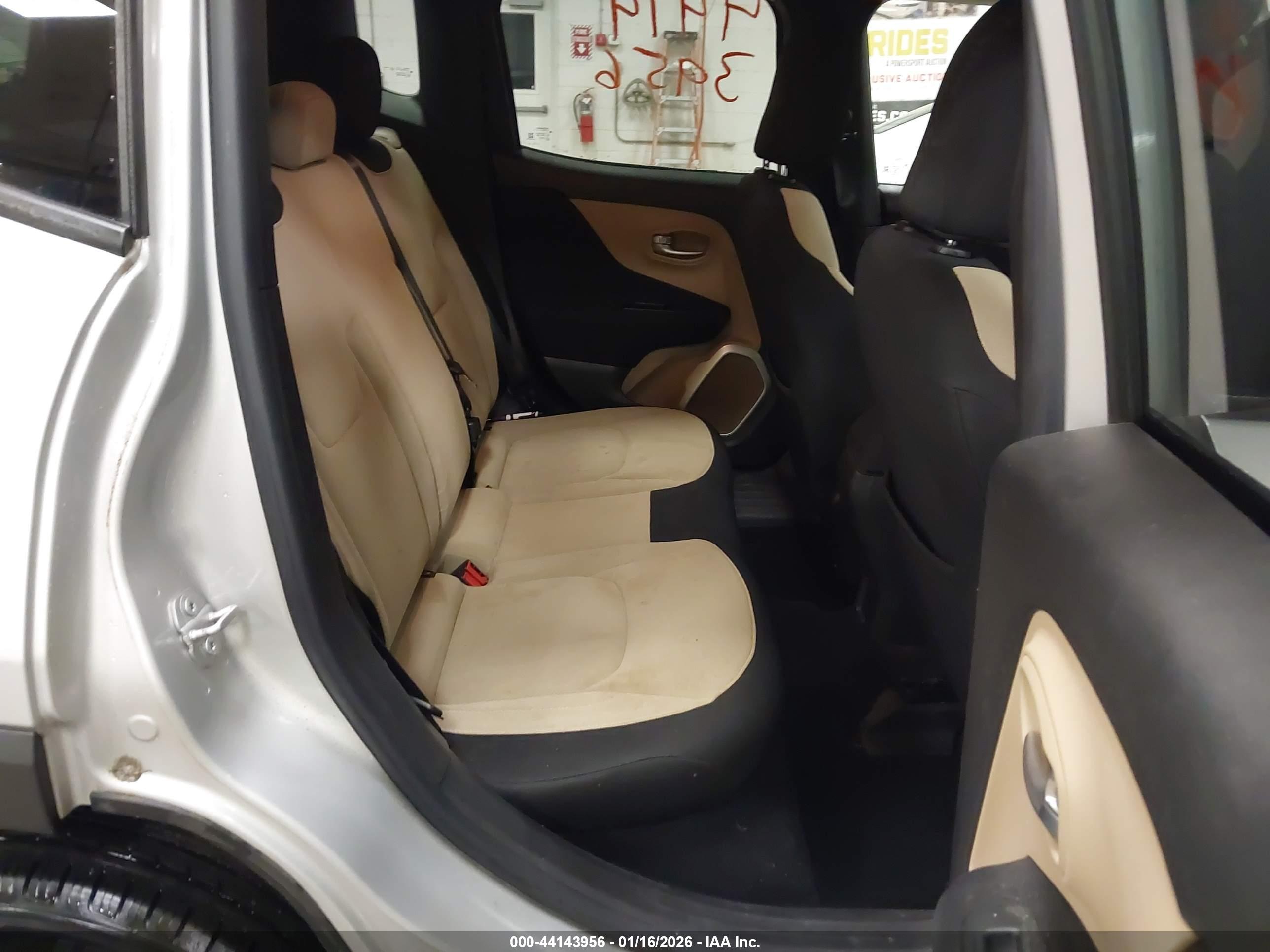 JEEP RENEGADE image 8