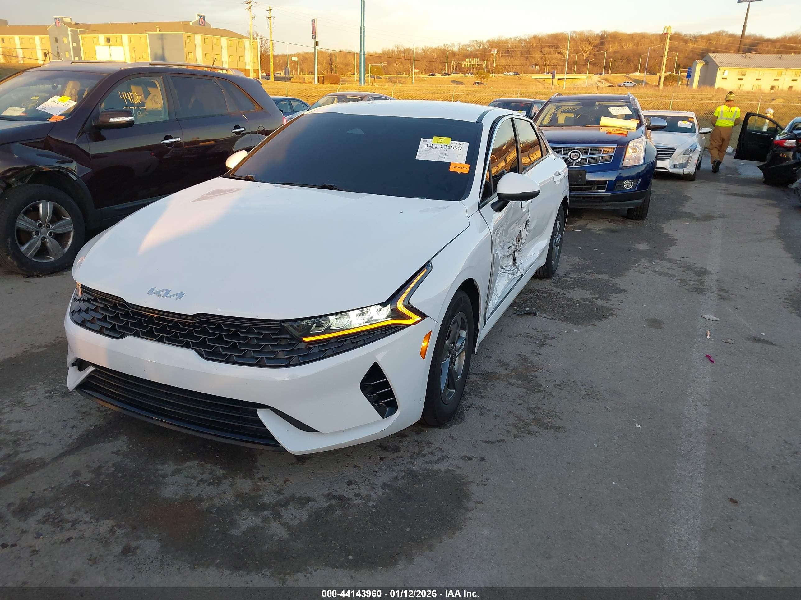 KIA K5 image 2