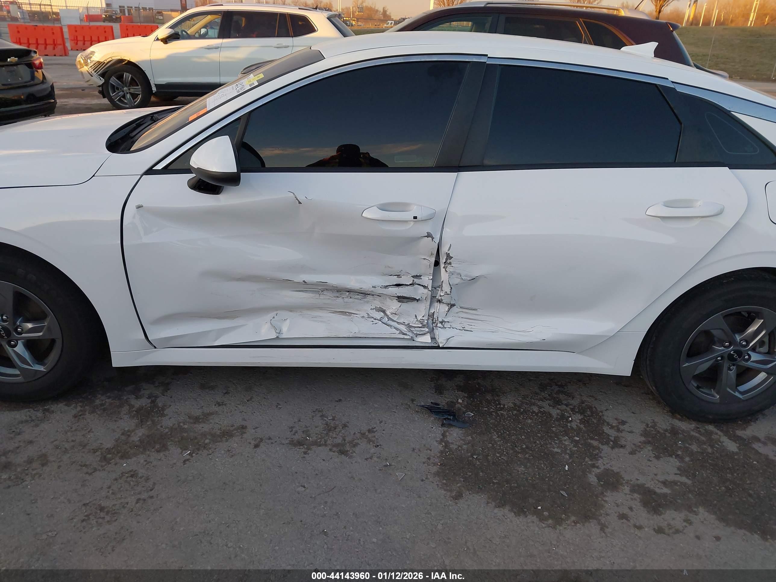KIA K5 image 6