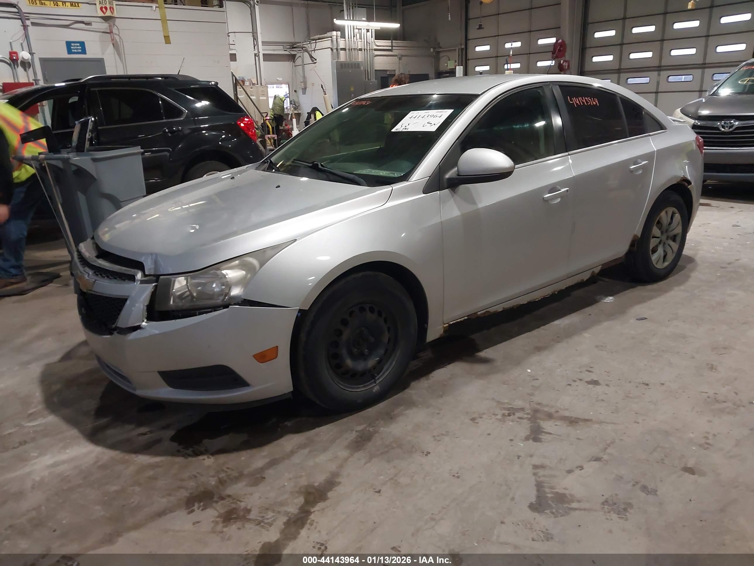 CHEVROLET CRUZE image 2