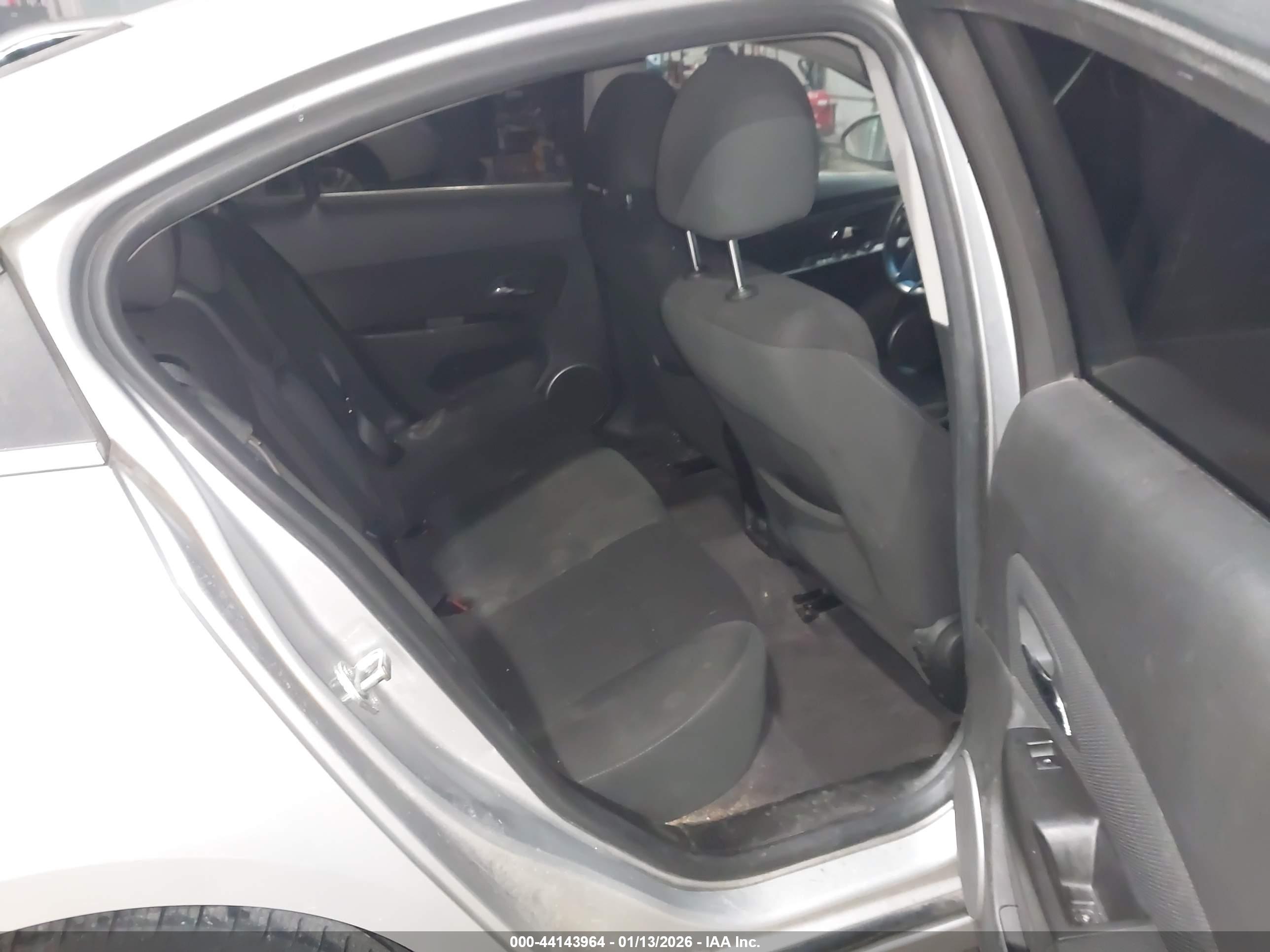 CHEVROLET CRUZE image 8