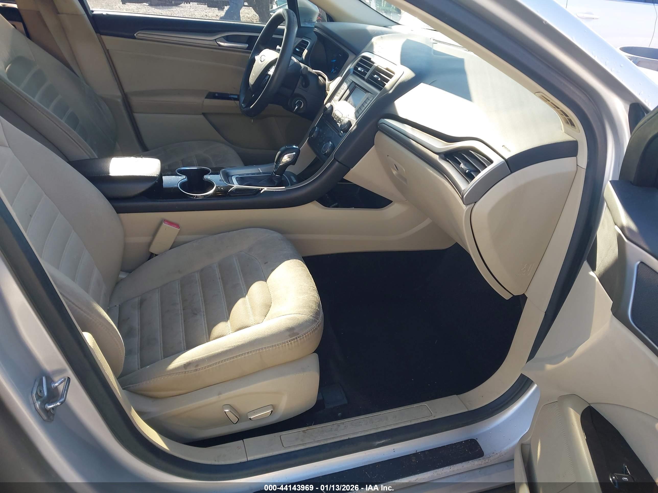 FORD FUSION image 5
