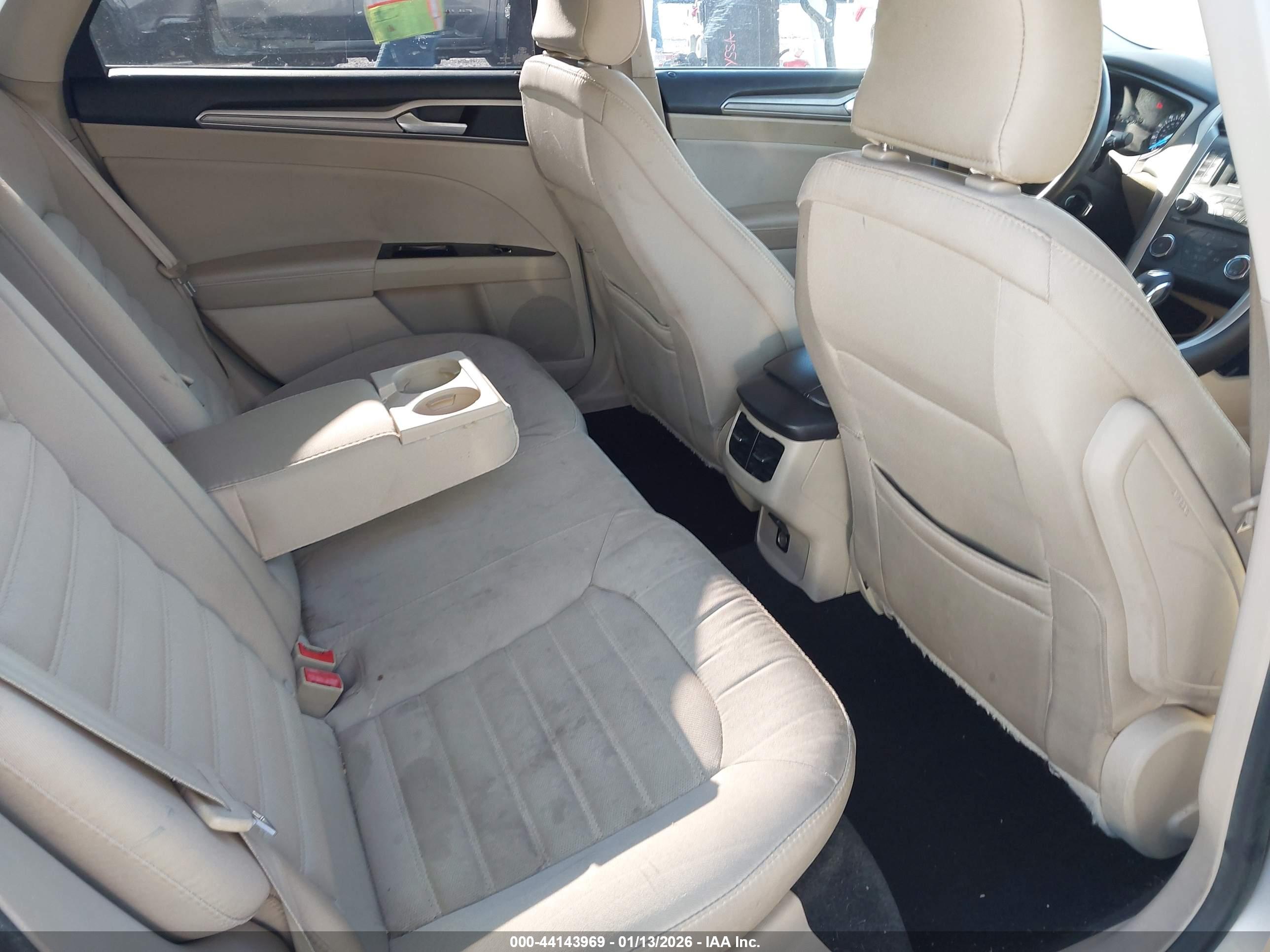 FORD FUSION image 8