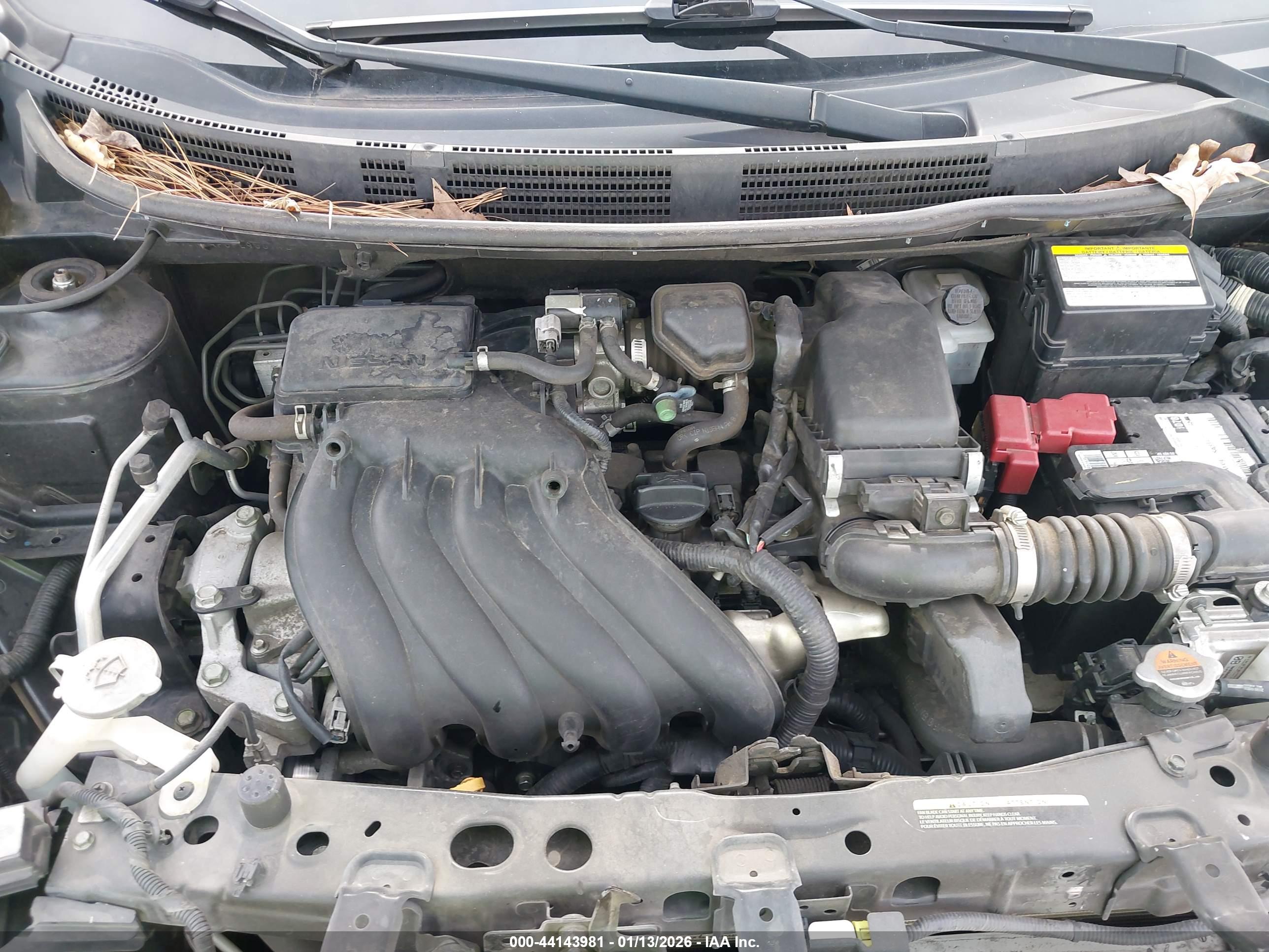 NISSAN VERSA image 10