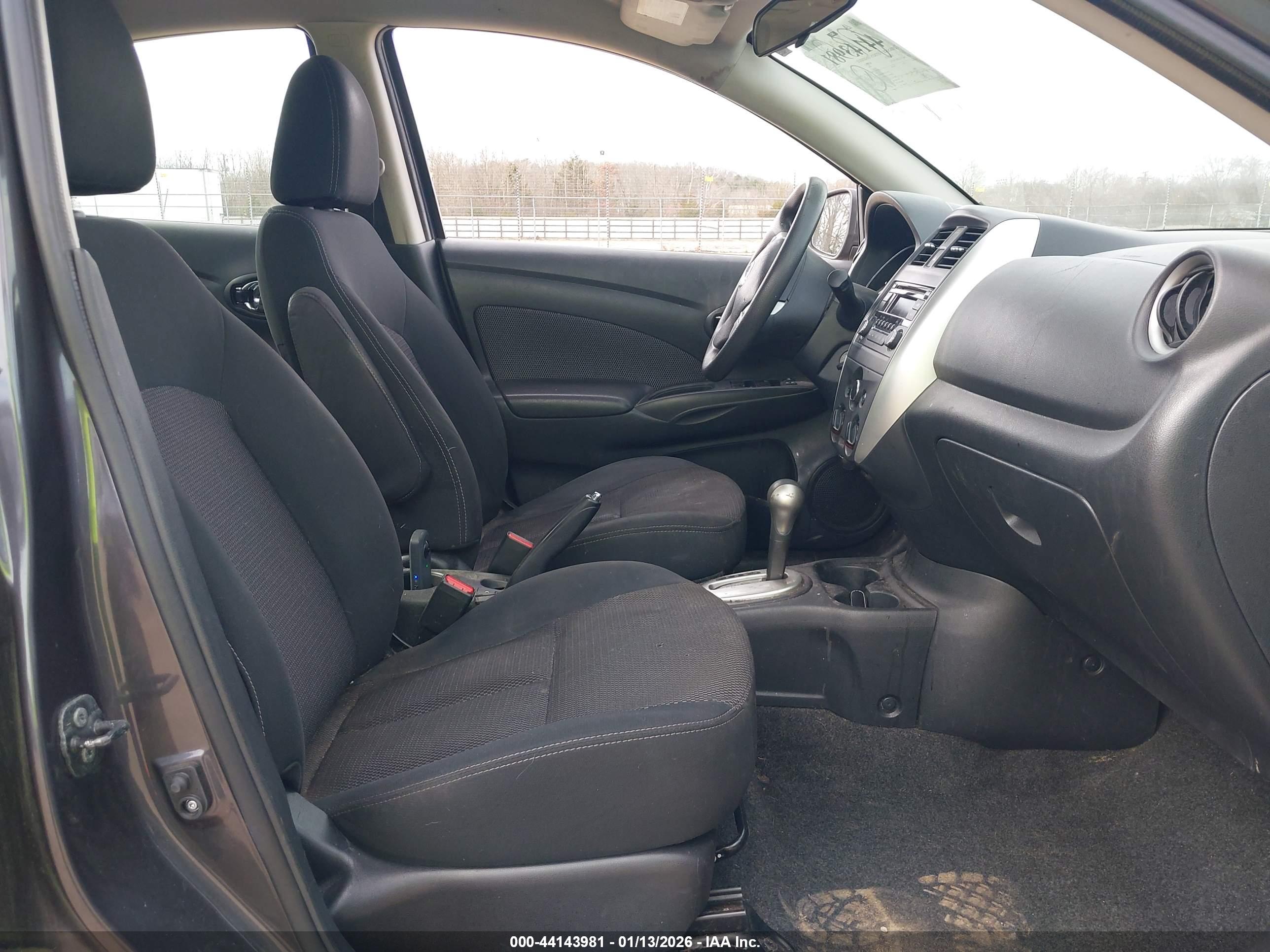 NISSAN VERSA image 5
