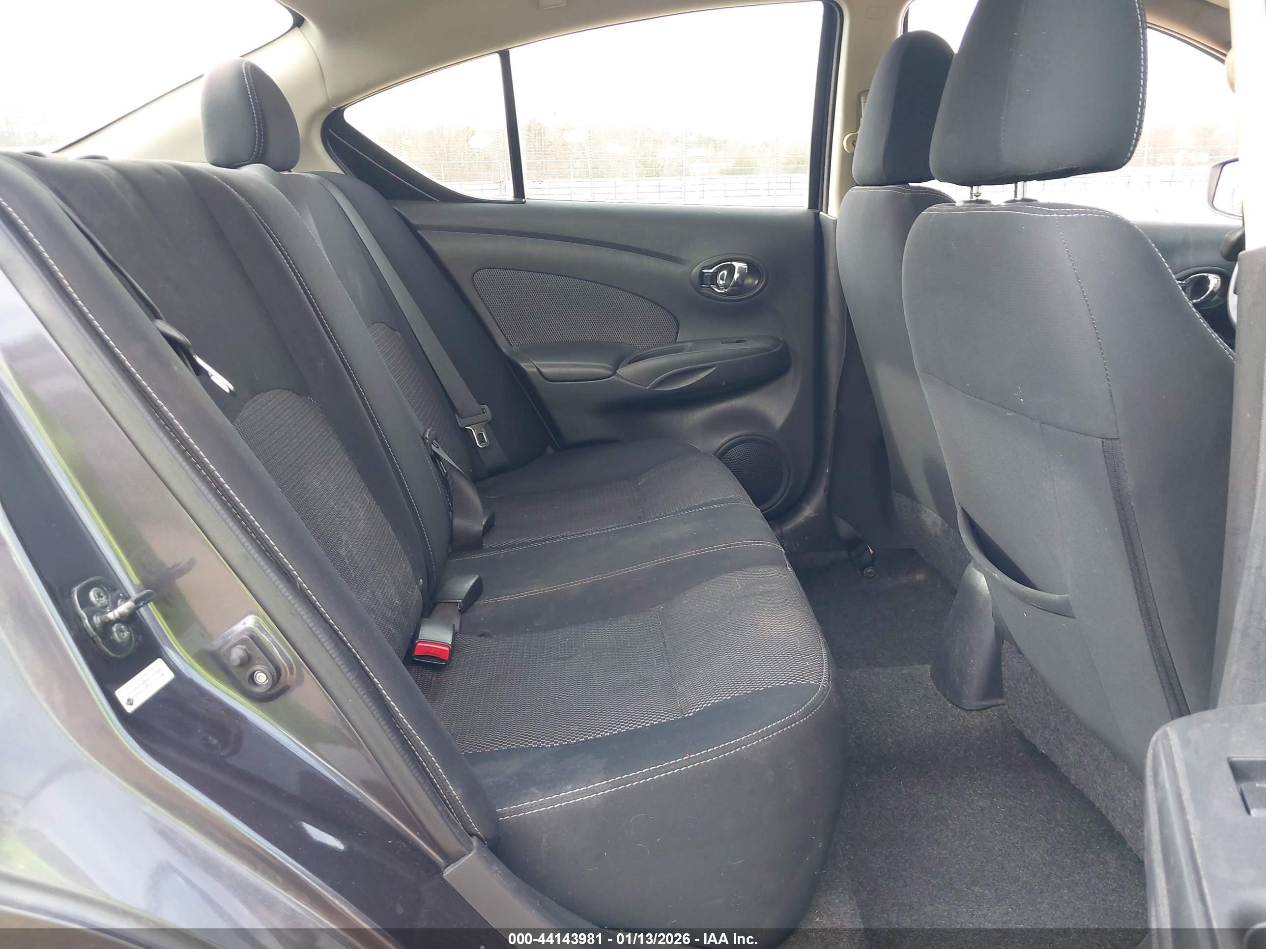 NISSAN VERSA image 8
