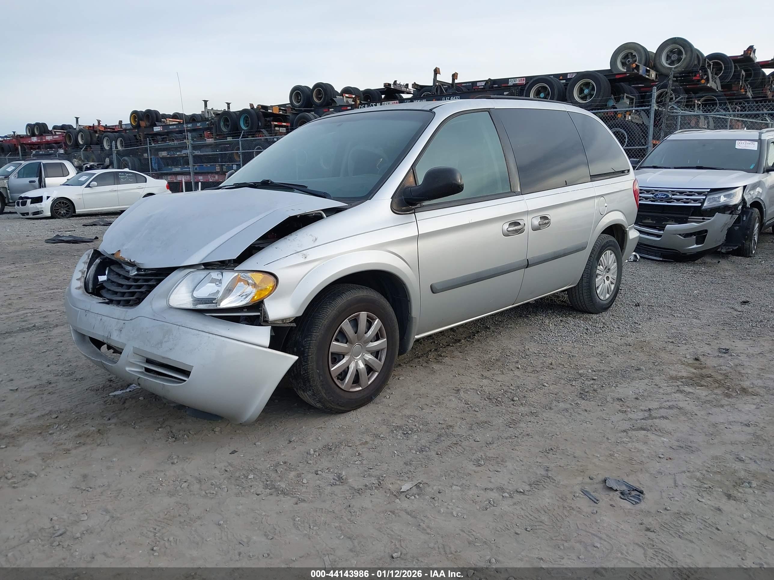 CHRYSLER TOWN image 2