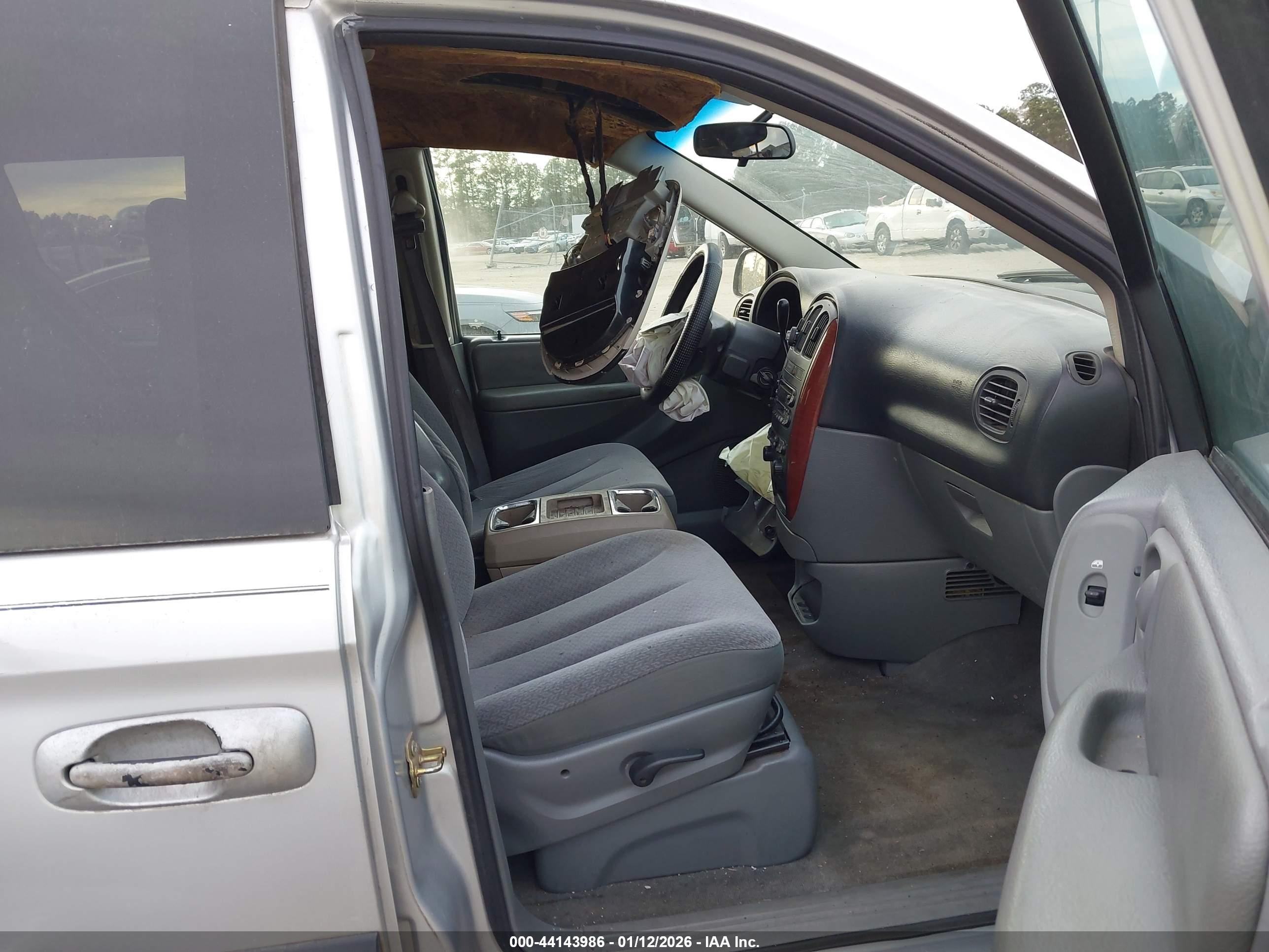 CHRYSLER TOWN image 5