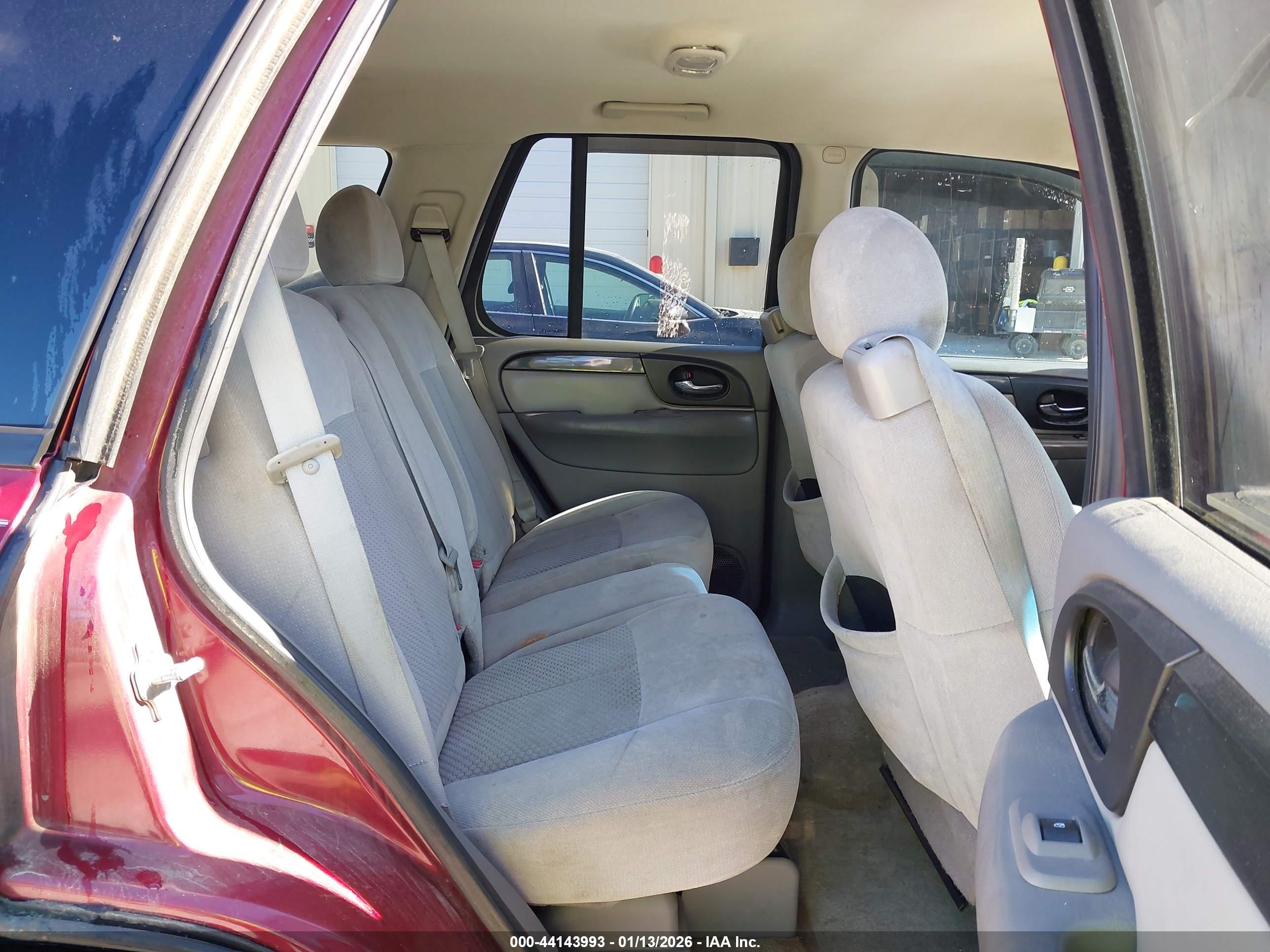 GMC ENVOY image 8